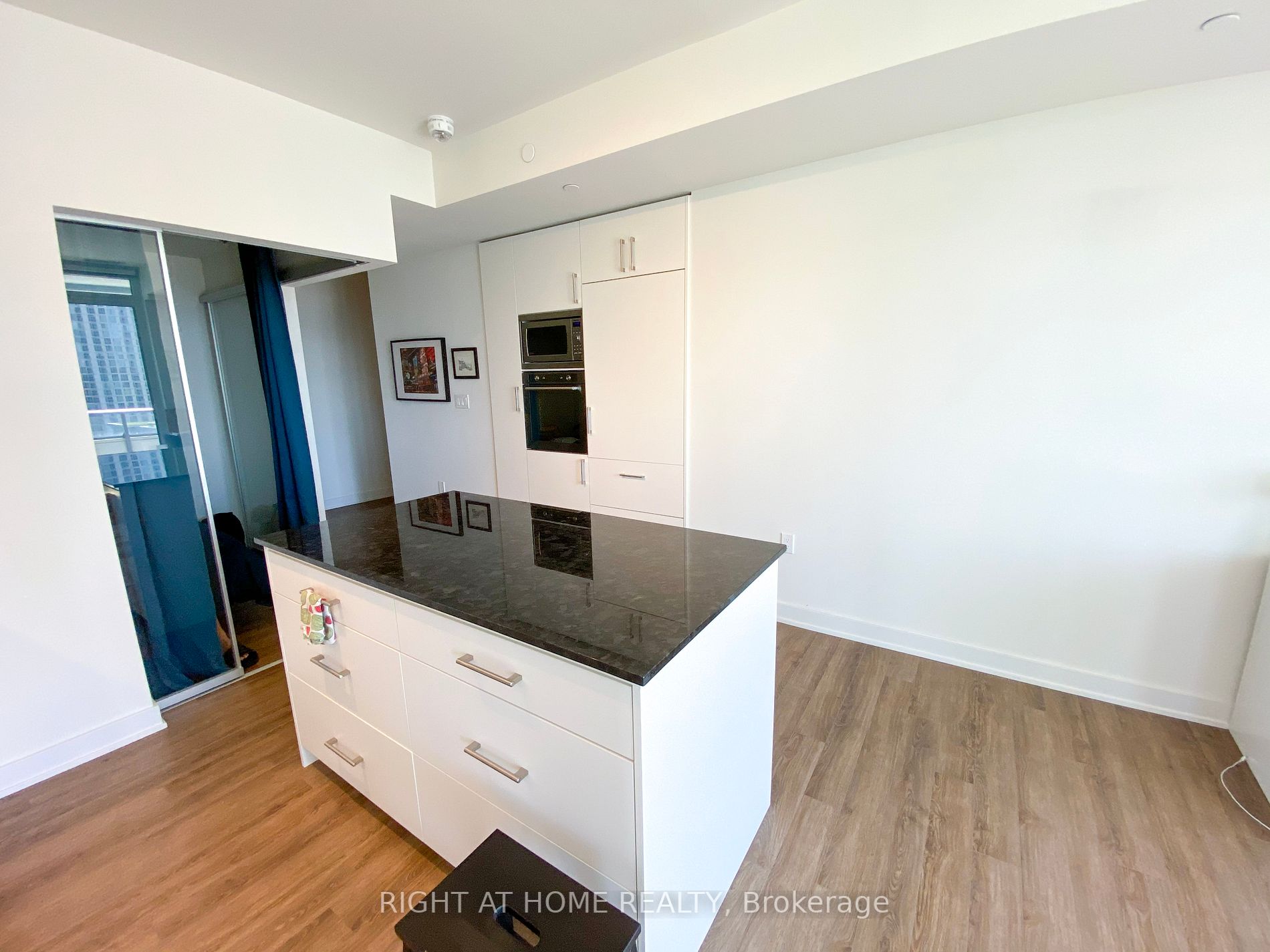 576 Front St W, #1107