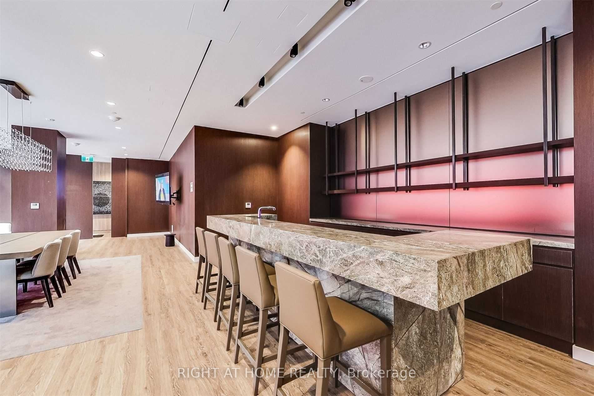 576 Front St W, #1107