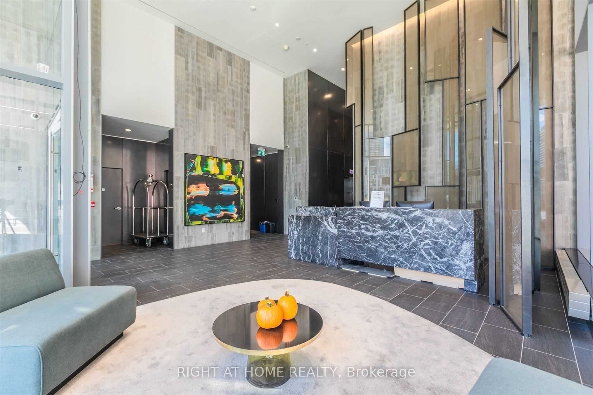 576 Front St W, #1107