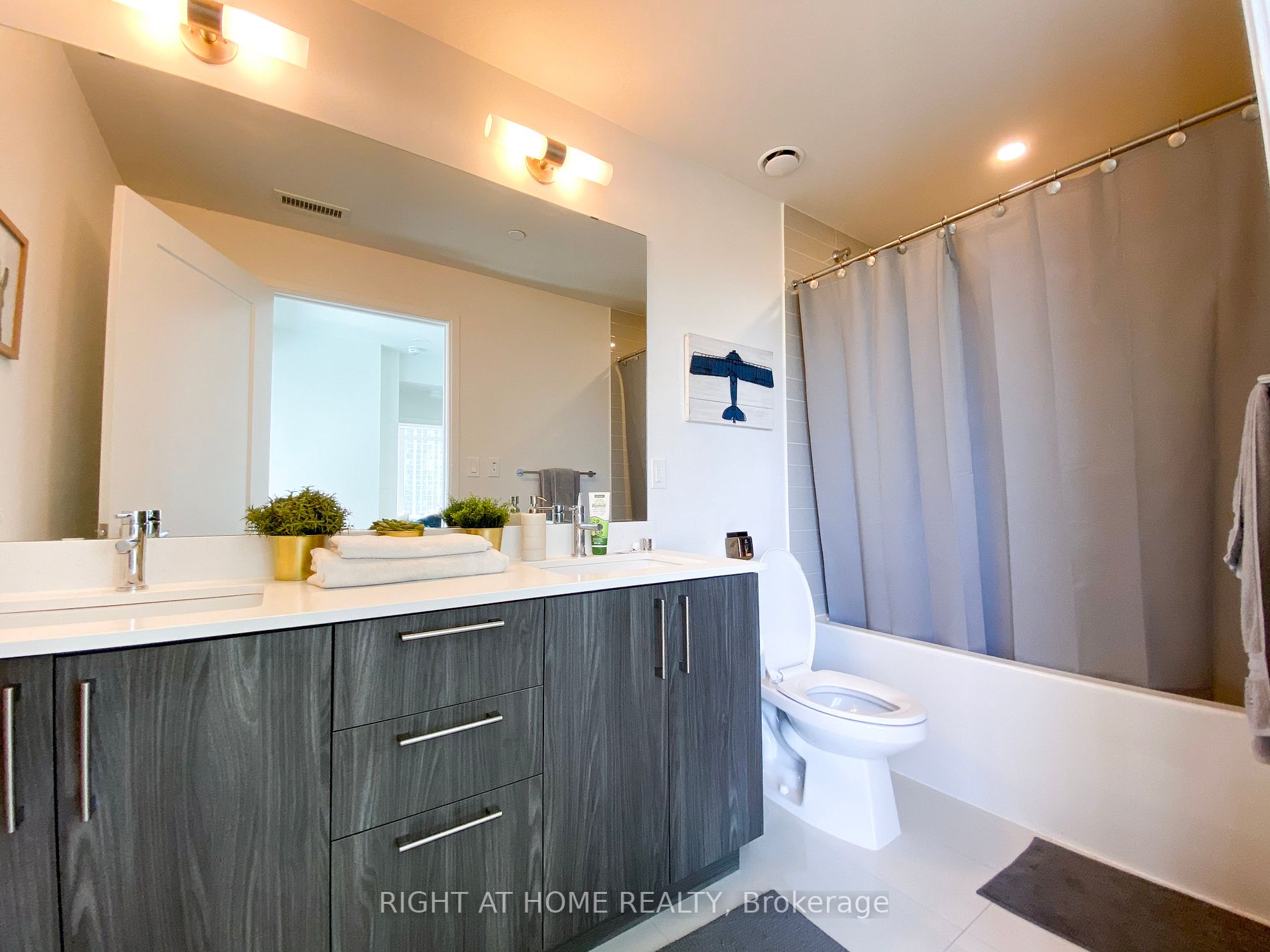 576 Front St W, #1107