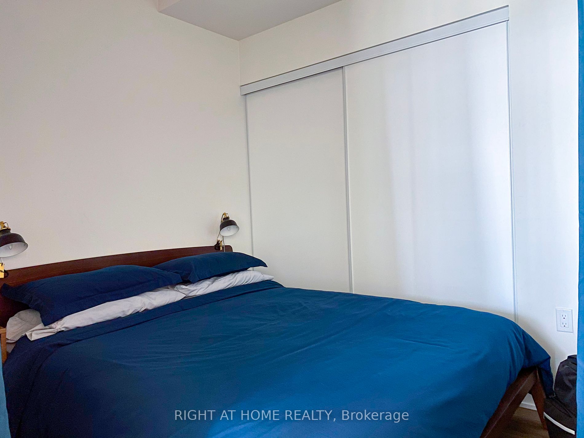 576 Front St W, #1107