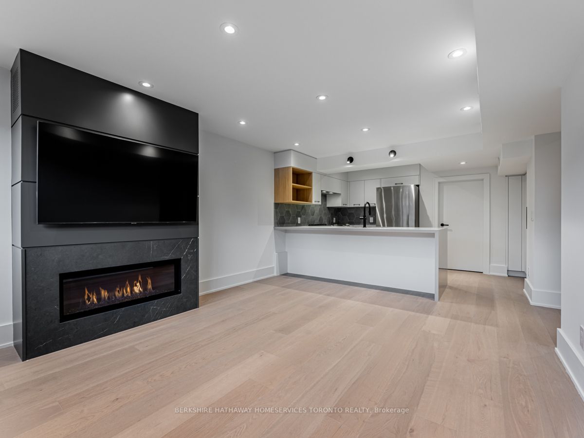 157 Roslin Ave