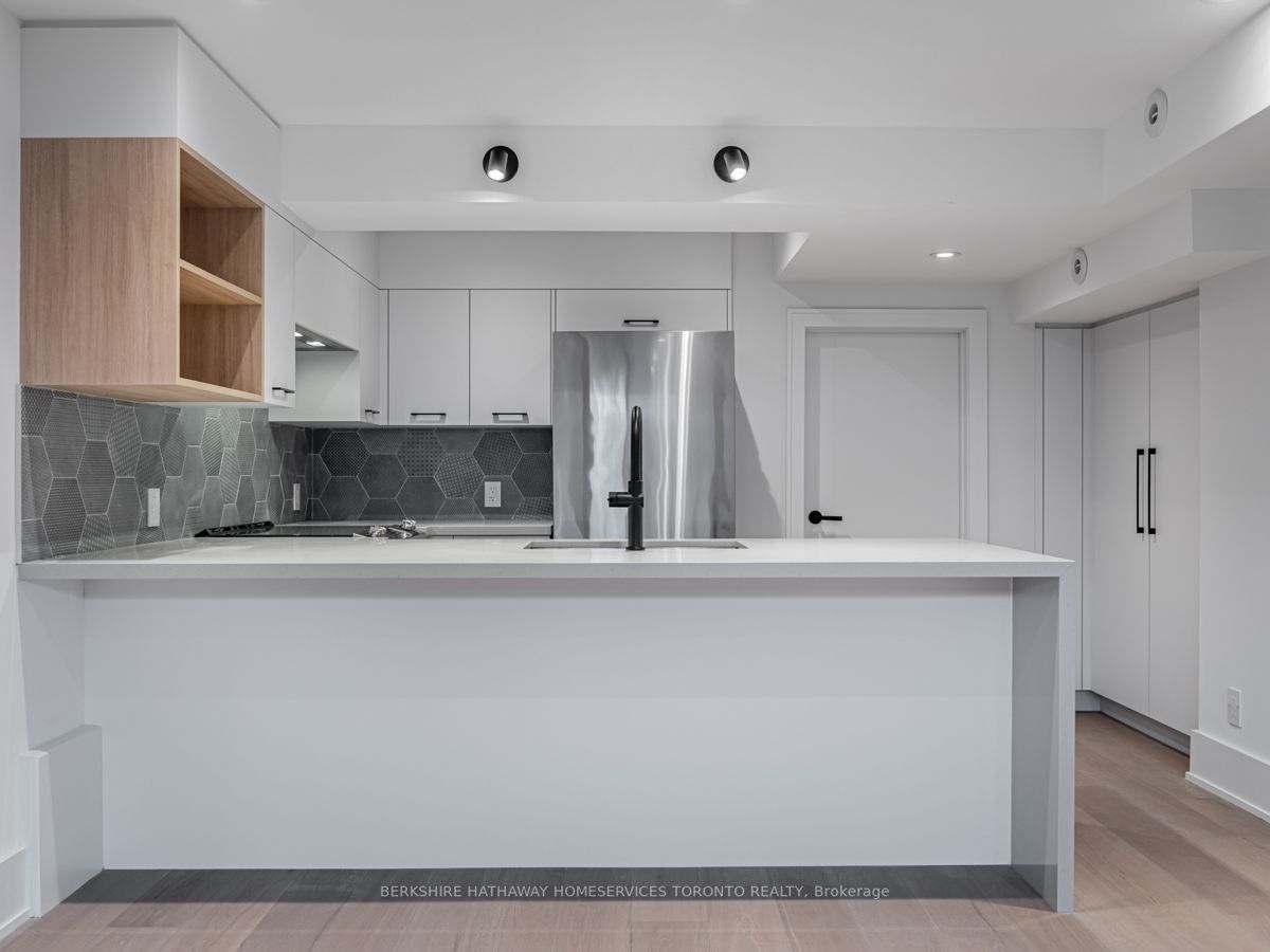 157 Roslin Ave