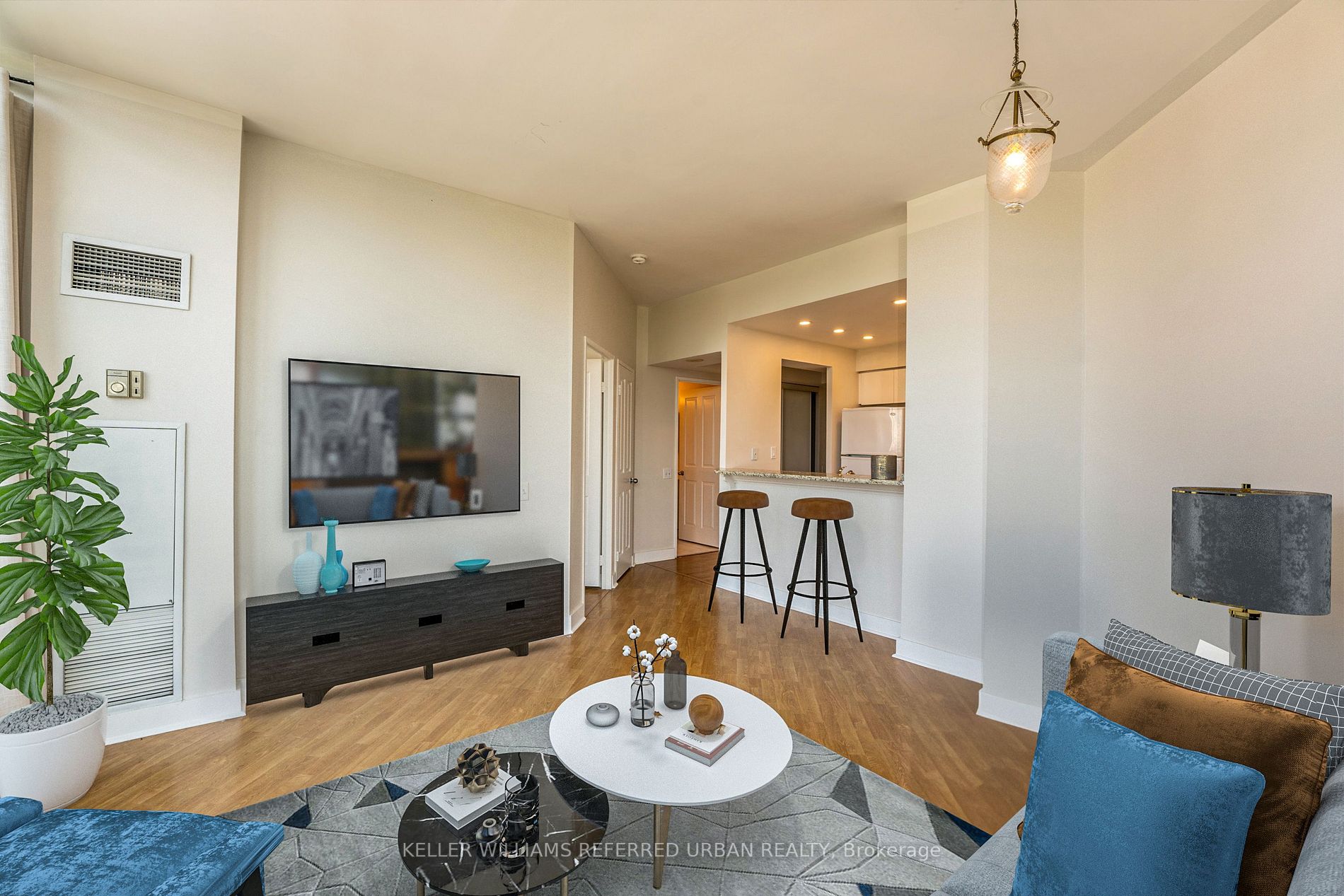 942 Yonge St, #Ph110