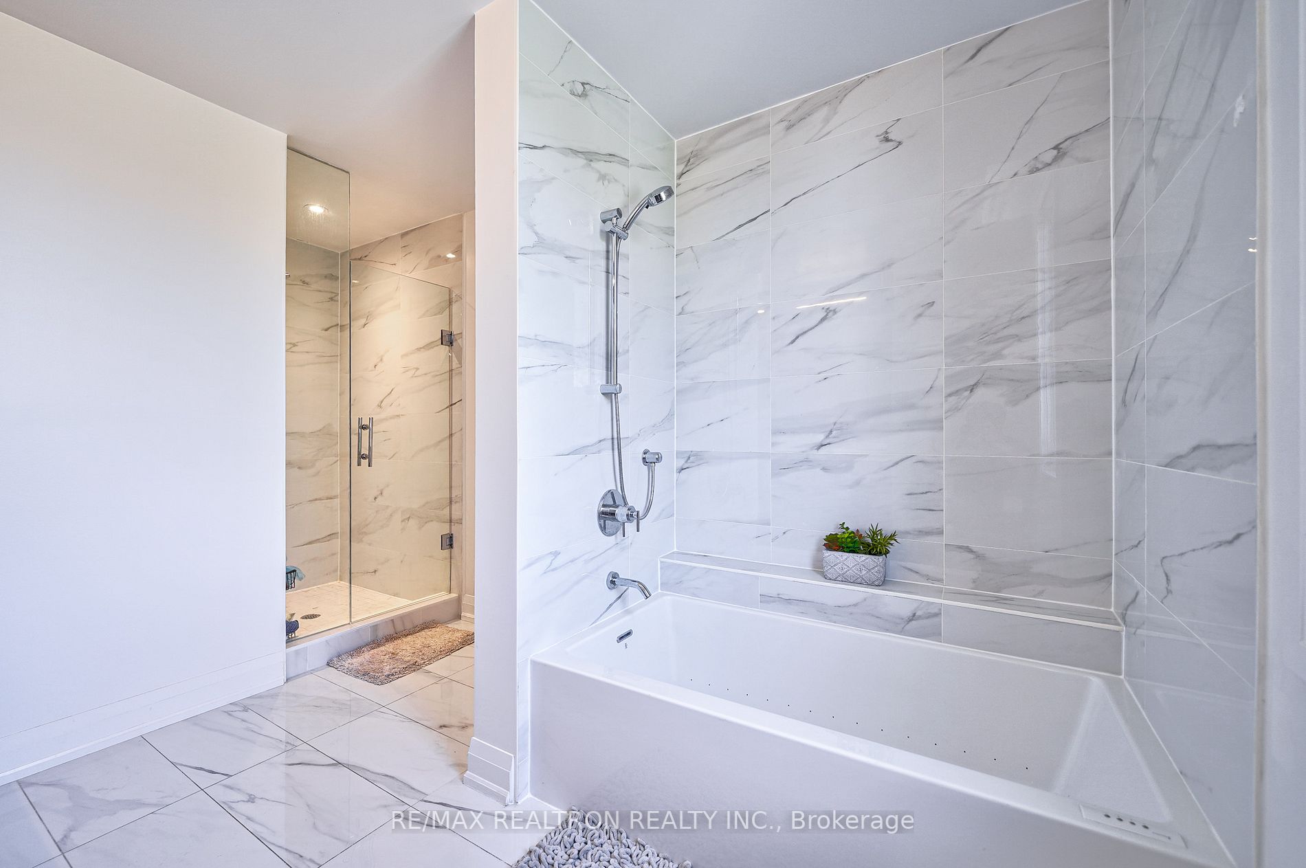17 Greenbriar Rd, #1