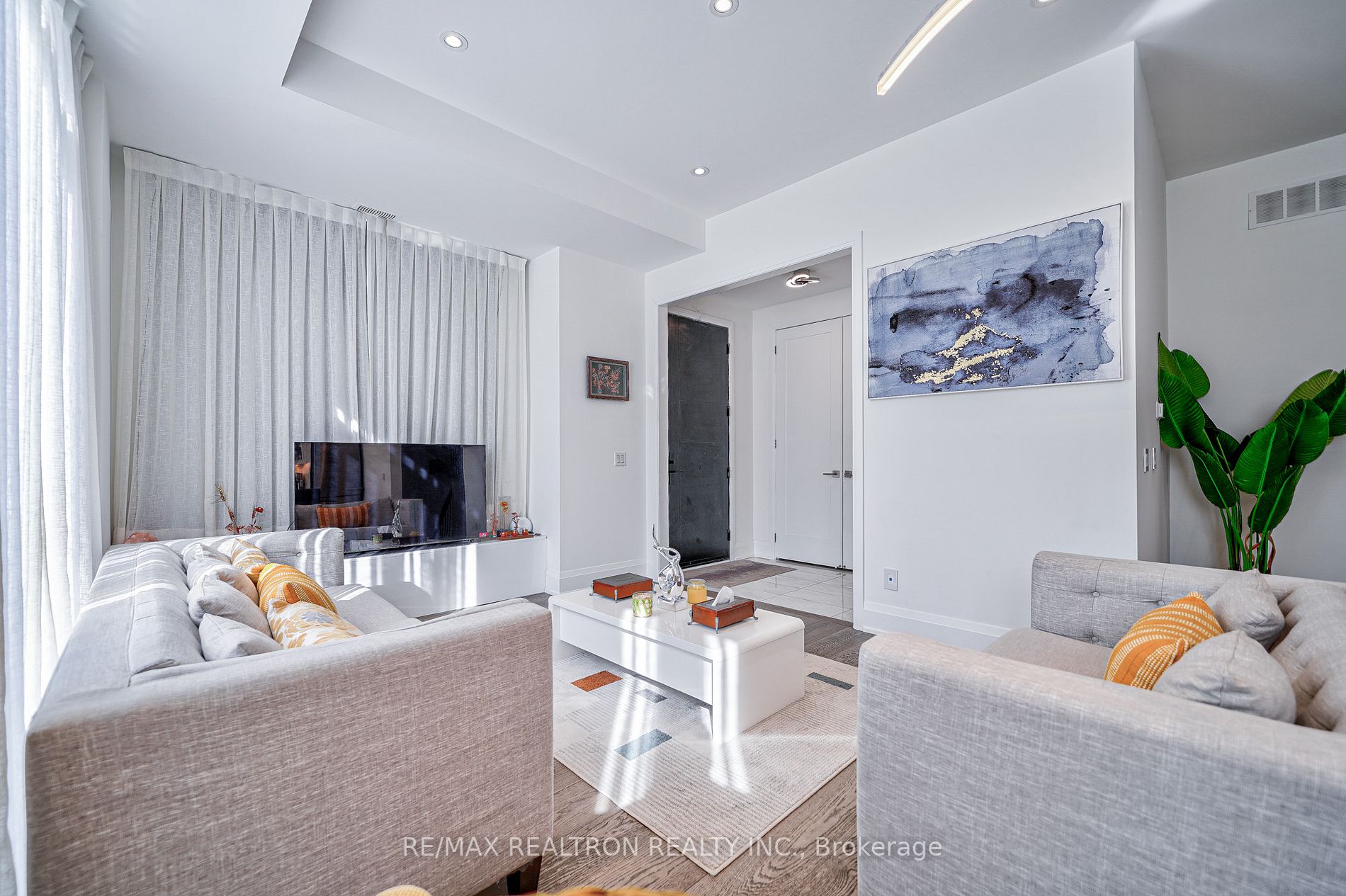 17 Greenbriar Rd, #1