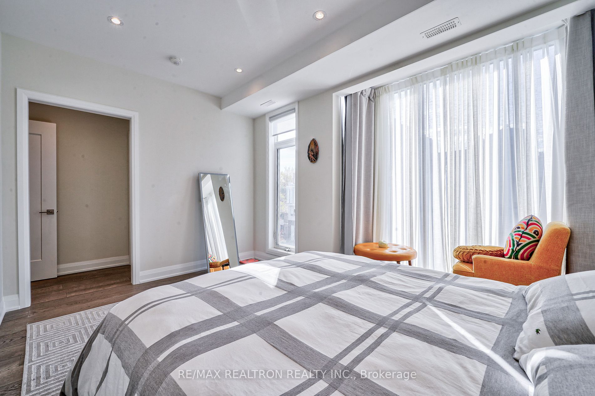 17 Greenbriar Rd, #1