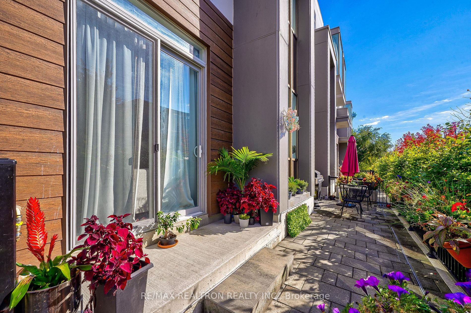 17 Greenbriar Rd, #1