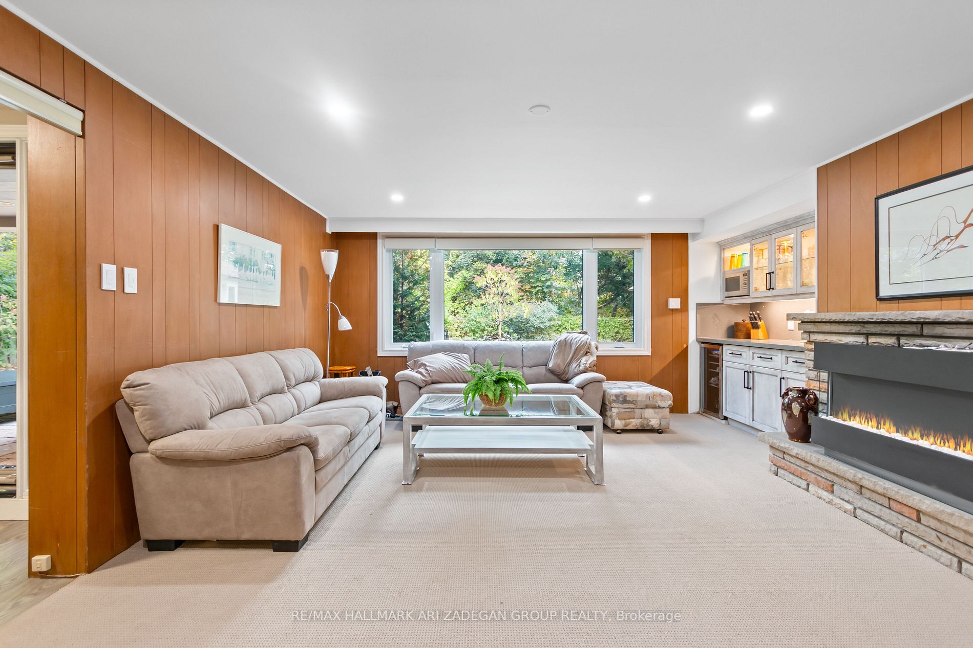 195 Burbank Dr