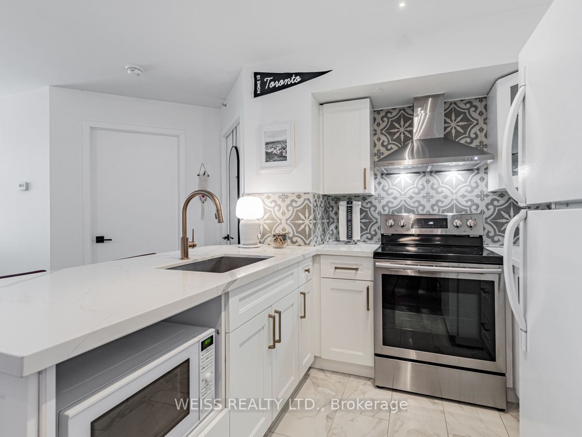 361 Front St W, #325