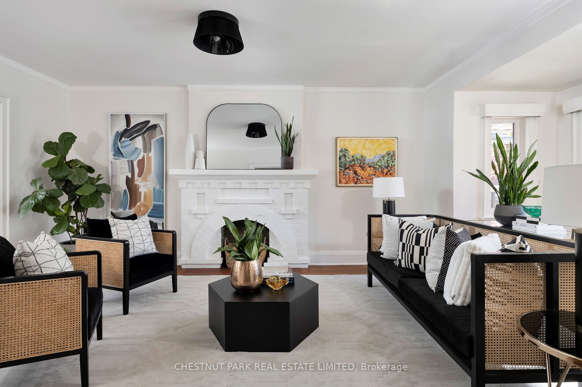 132 Hillsdale Ave W