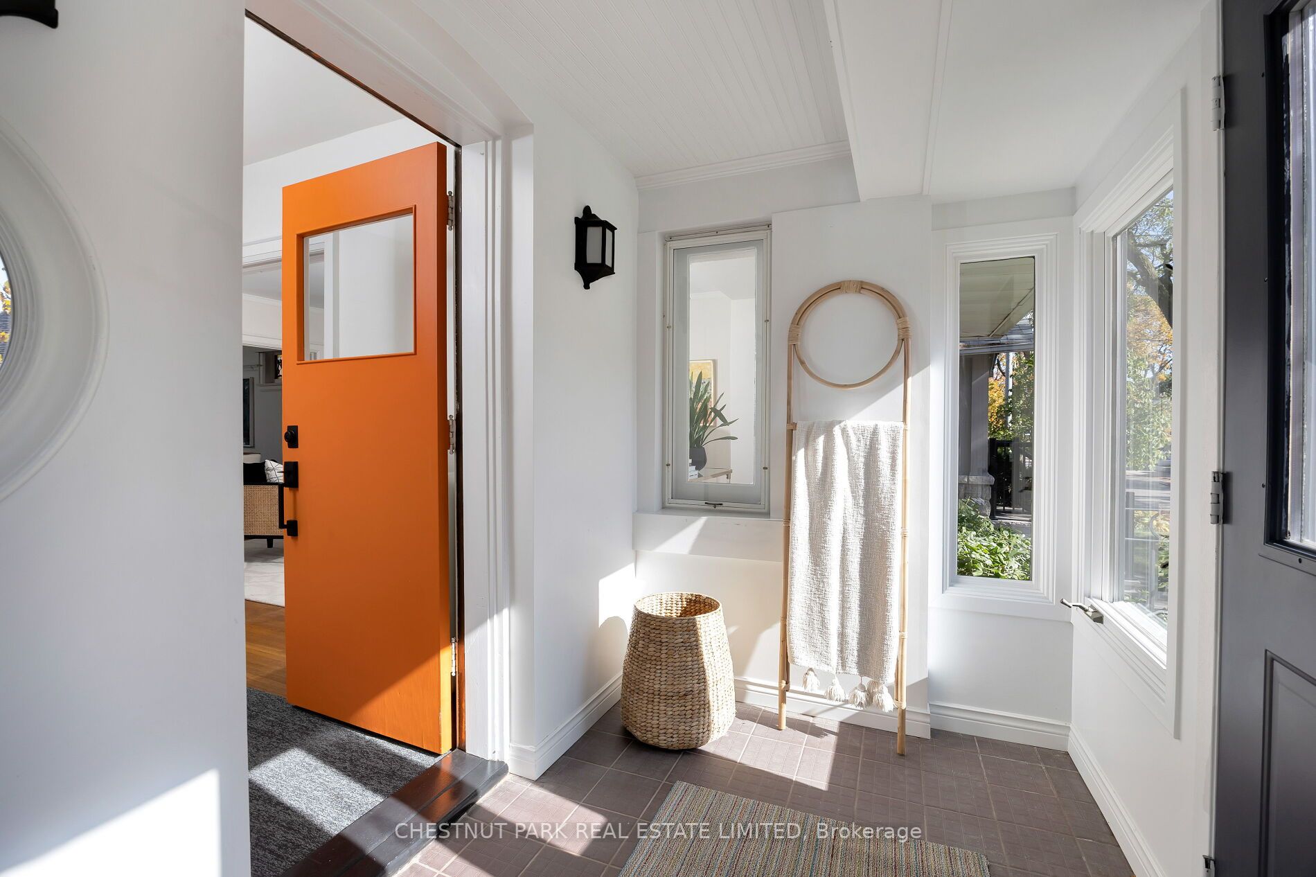 132 Hillsdale Ave W