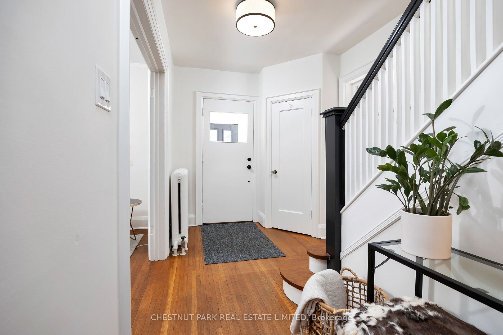 132 Hillsdale Ave W