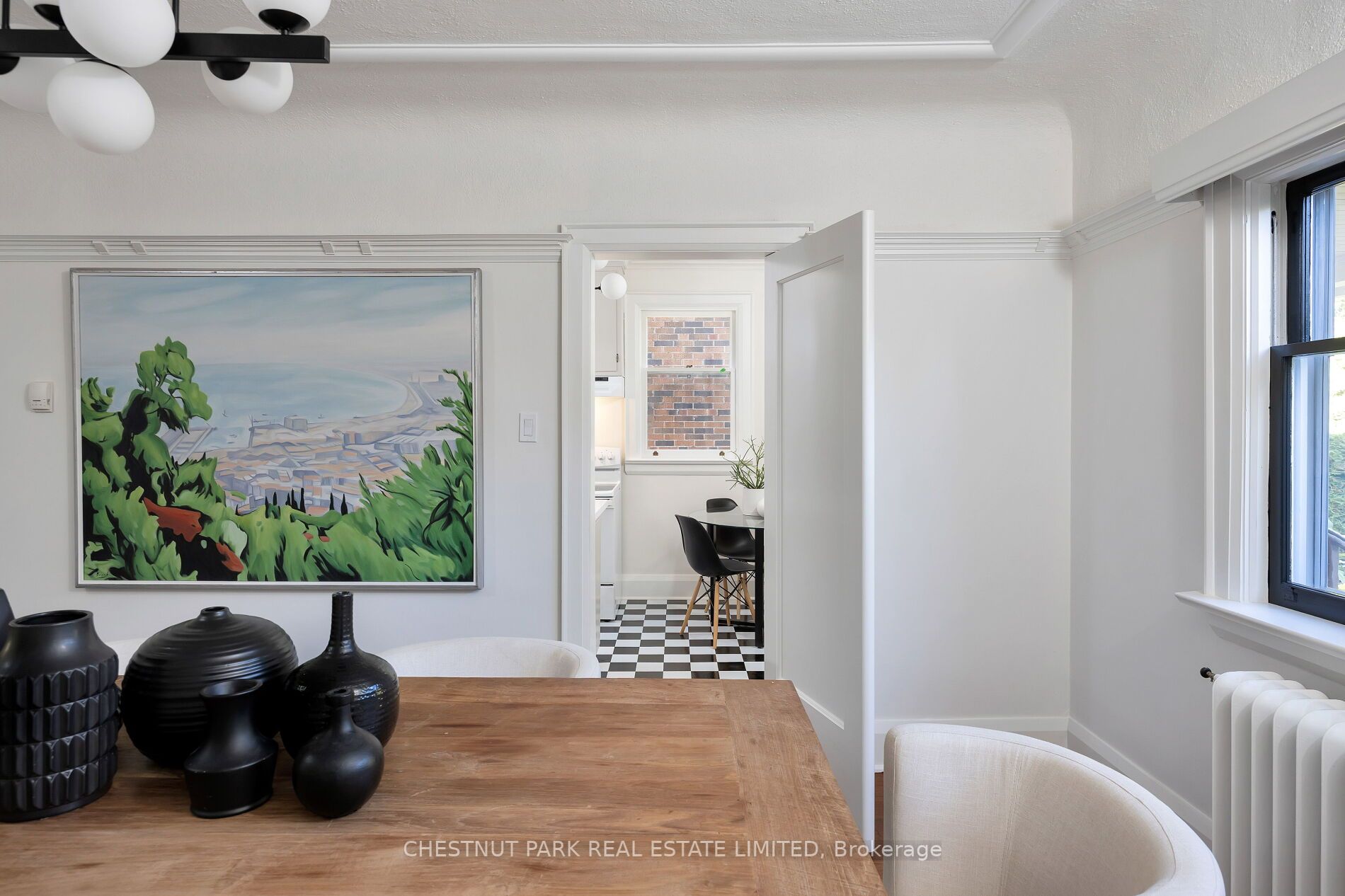 132 Hillsdale Ave W