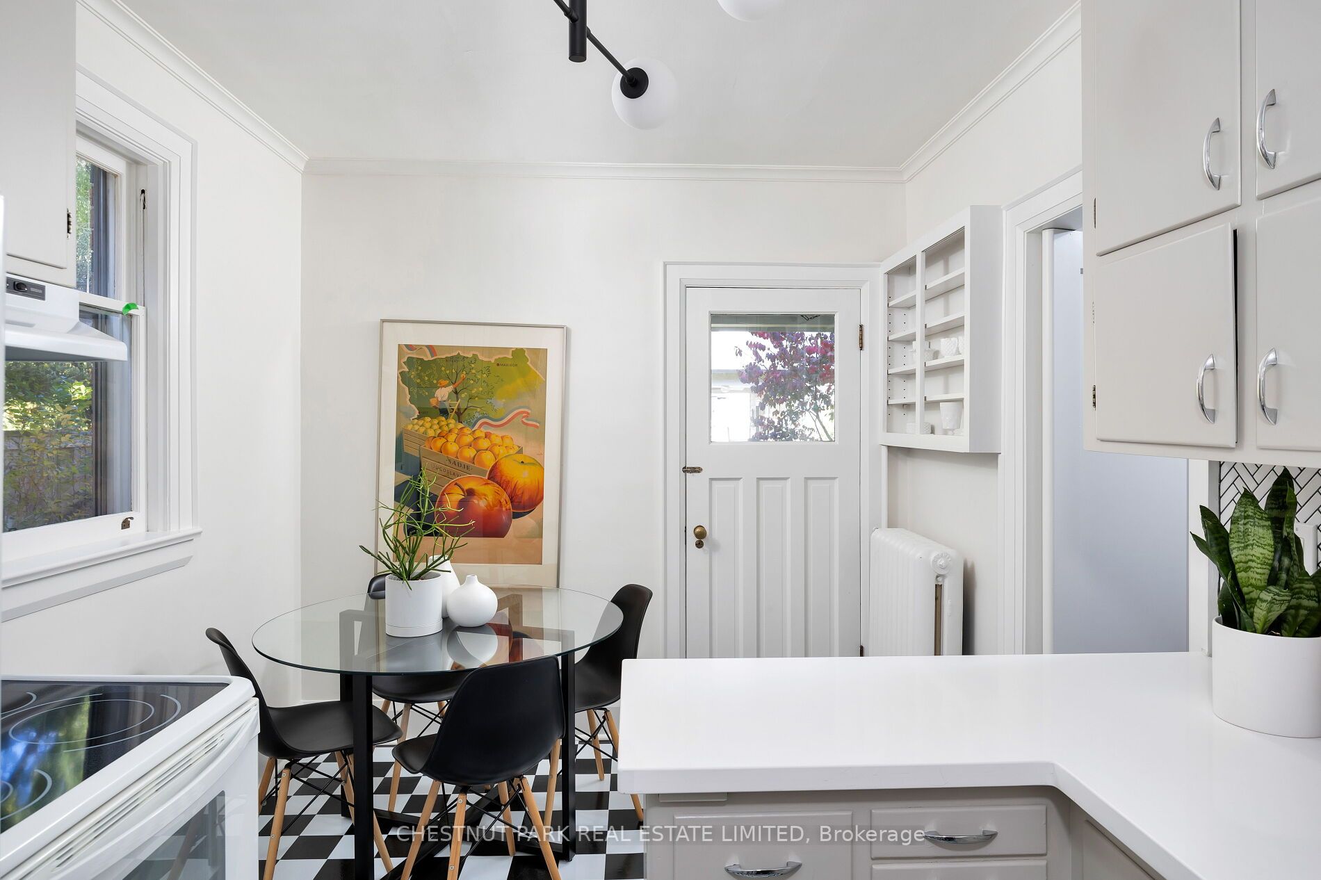 132 Hillsdale Ave W