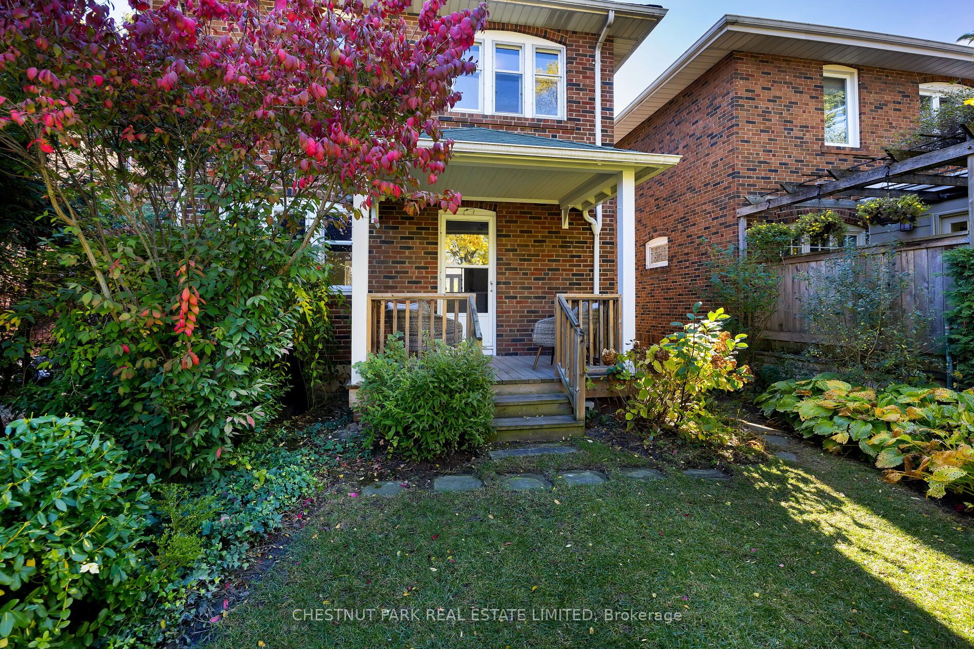 132 Hillsdale Ave W