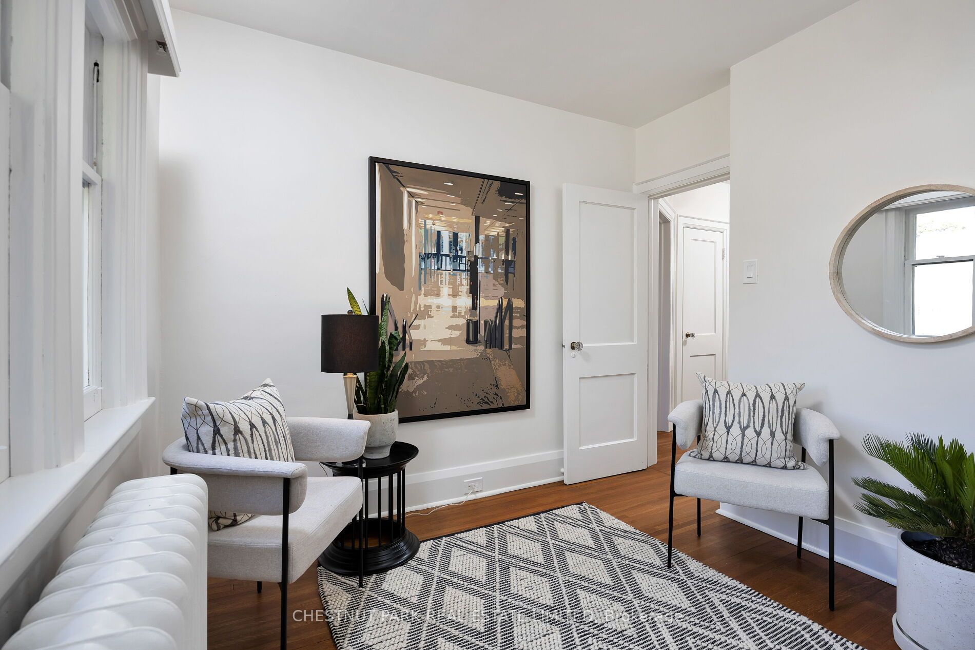 132 Hillsdale Ave W
