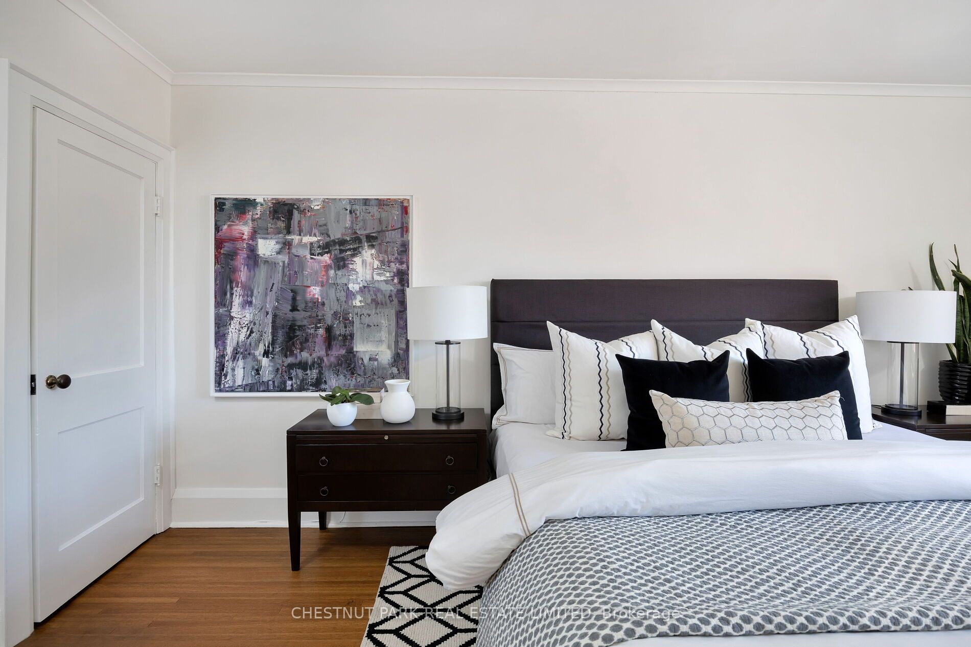 132 Hillsdale Ave W