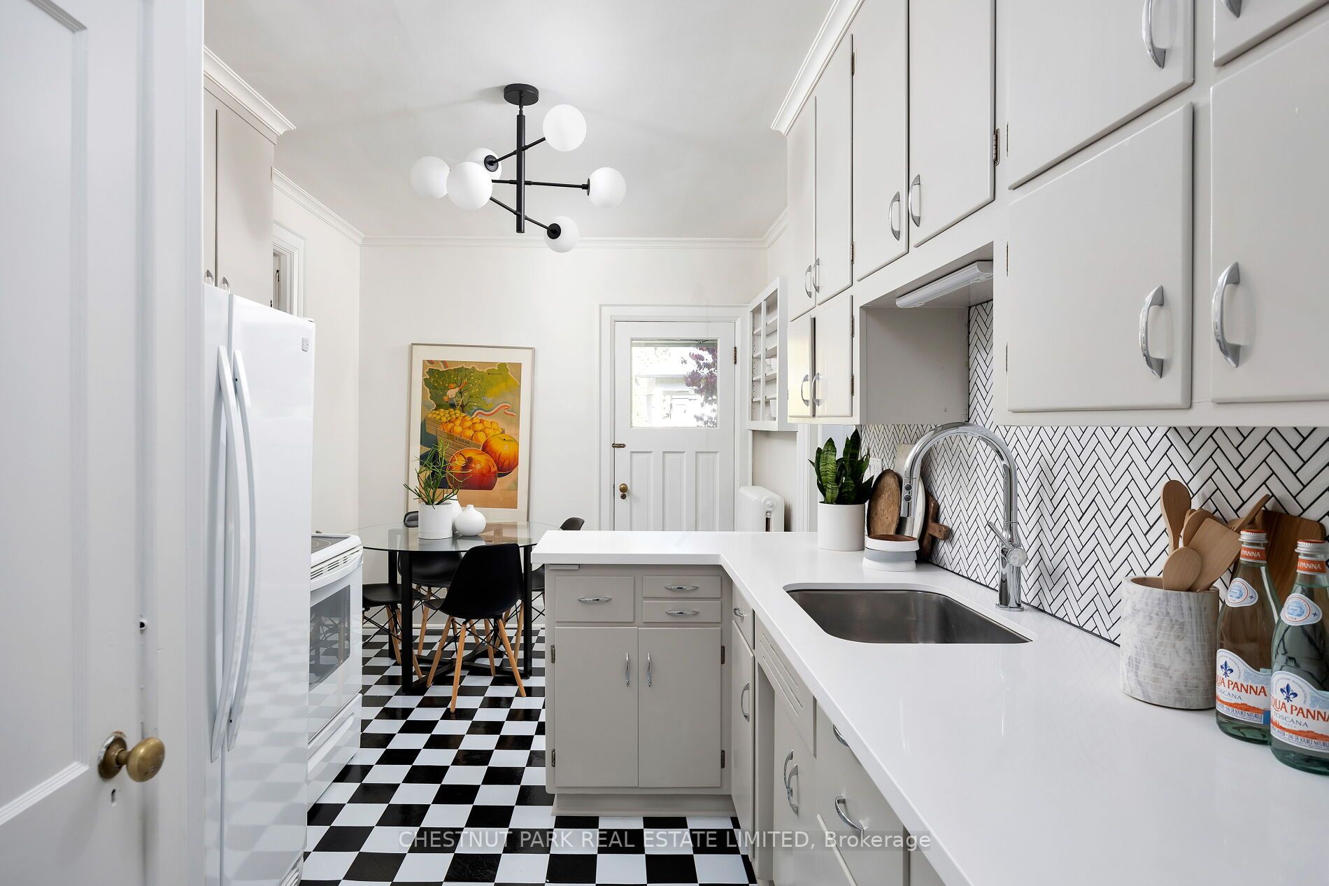 132 Hillsdale Ave W