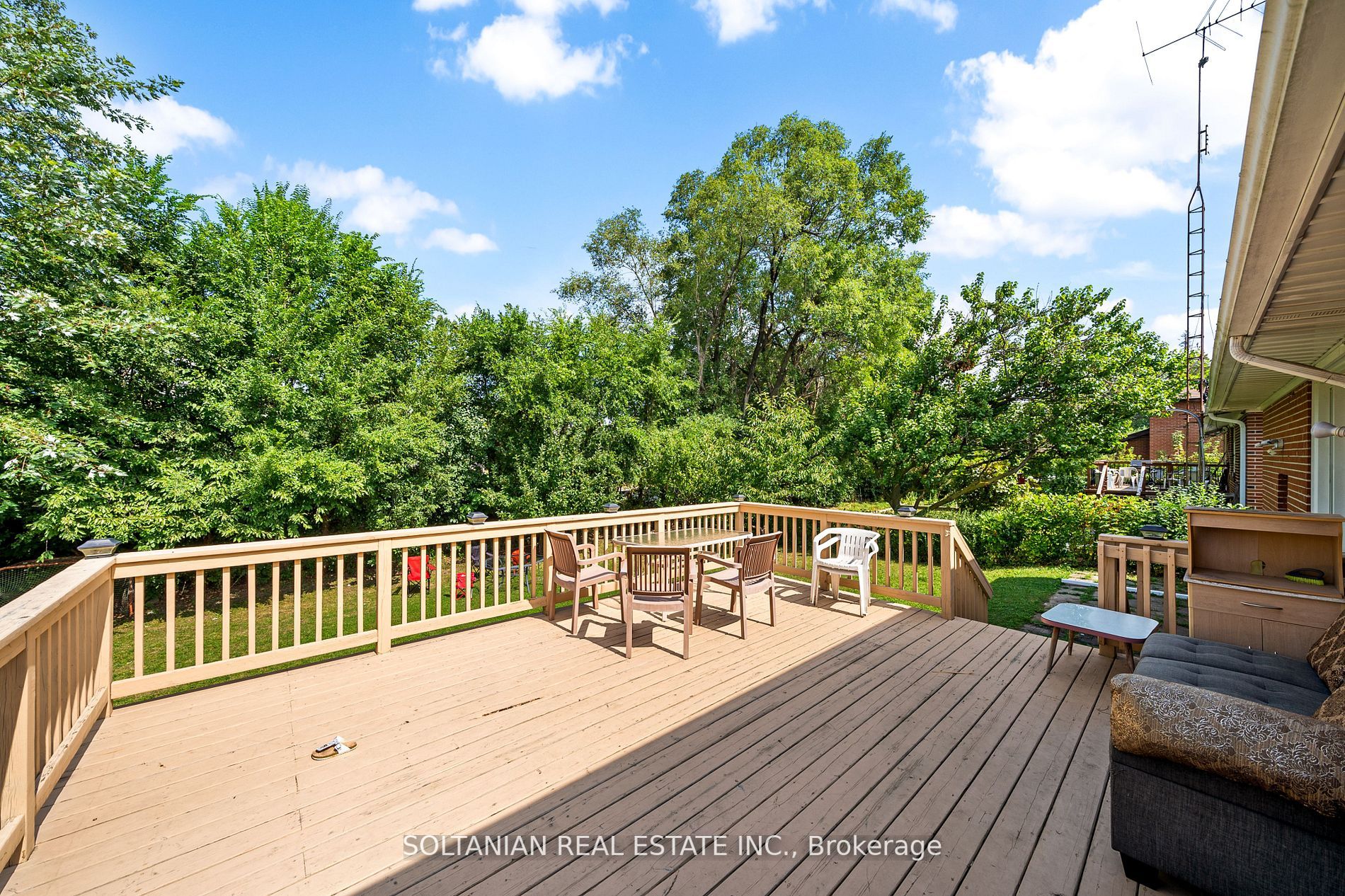 14 Dewlane Dr
