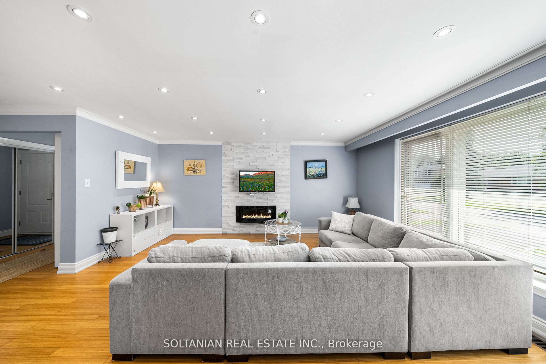 14 Dewlane Dr