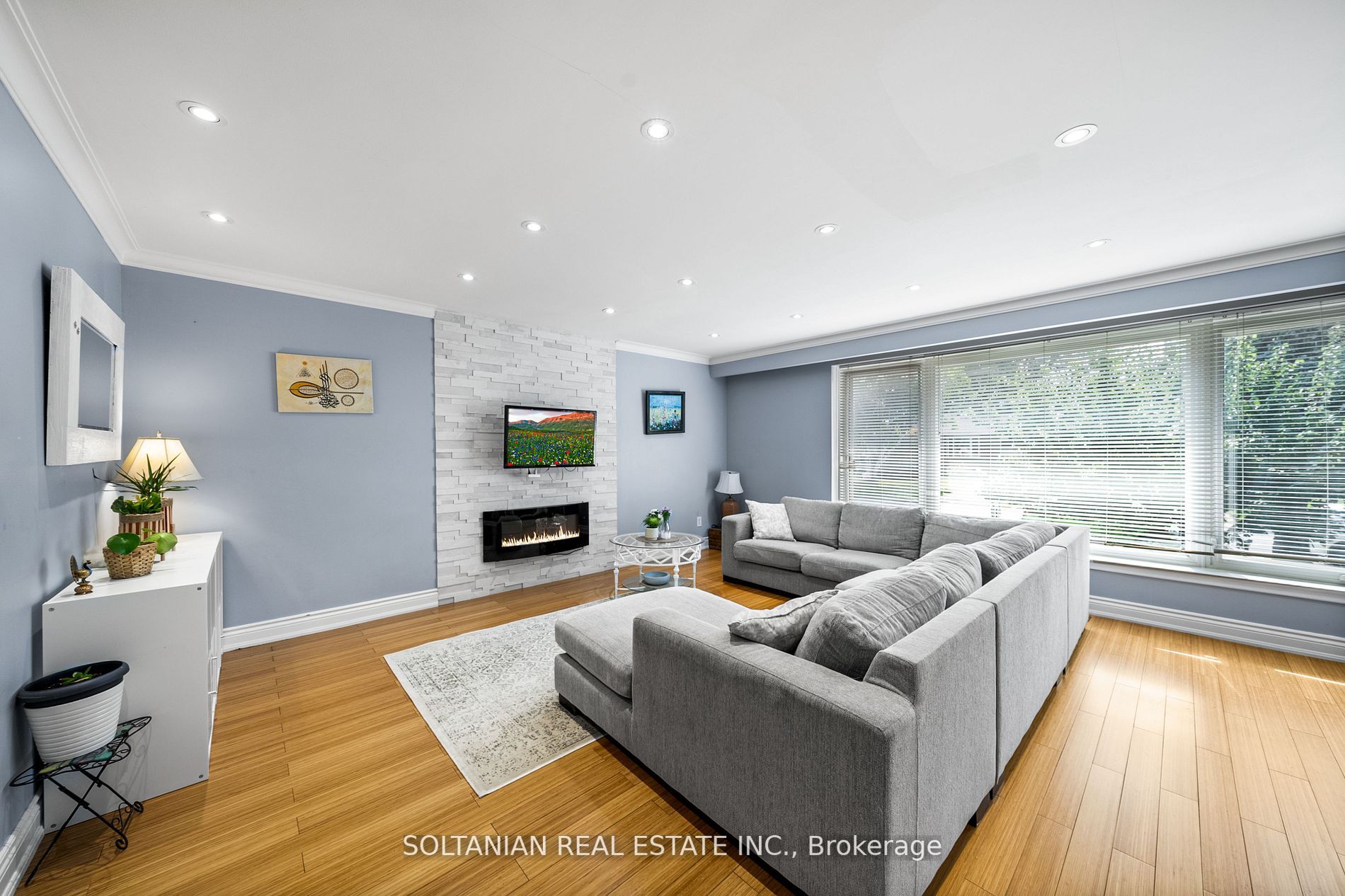 14 Dewlane Dr