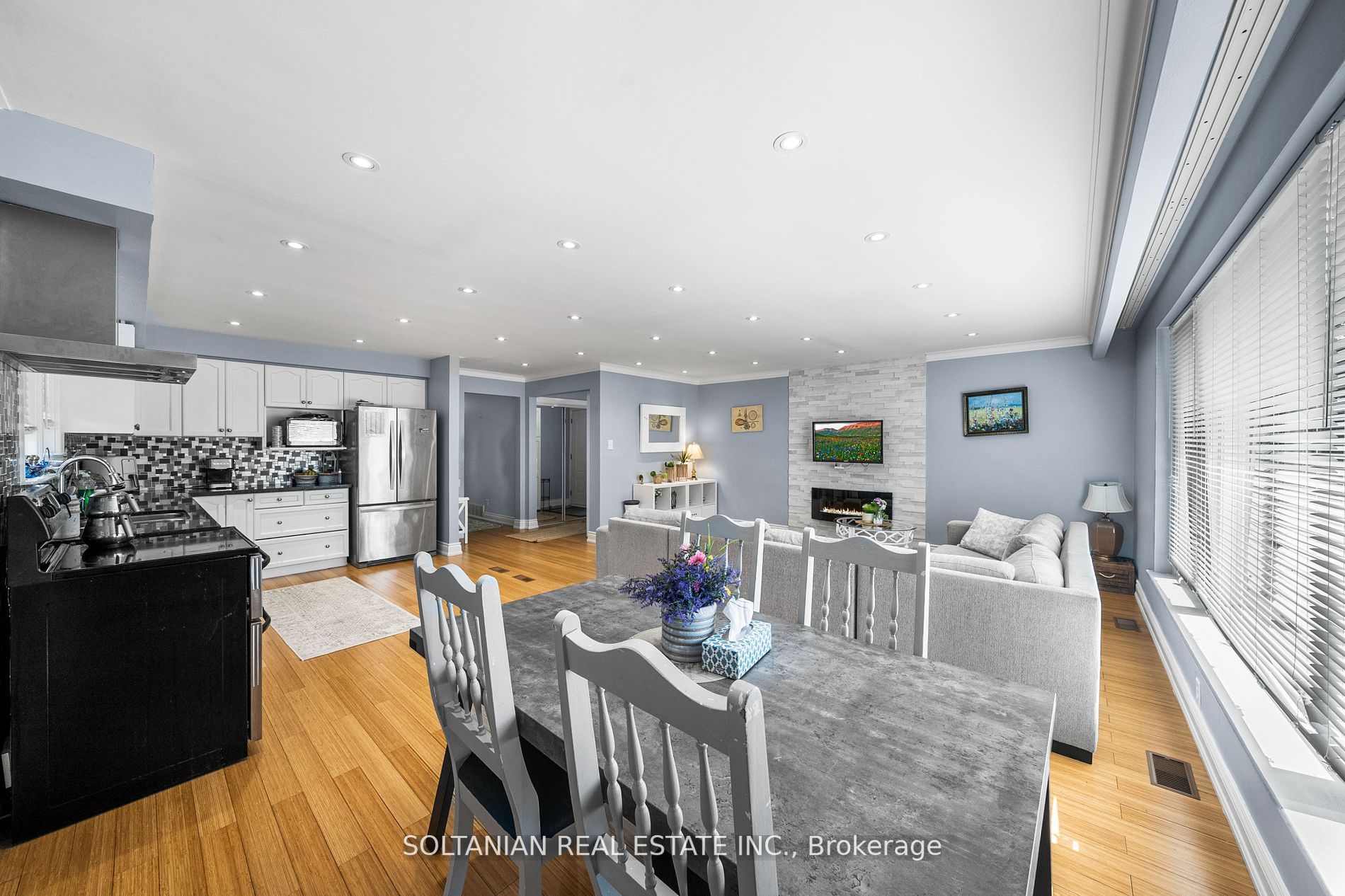 14 Dewlane Dr