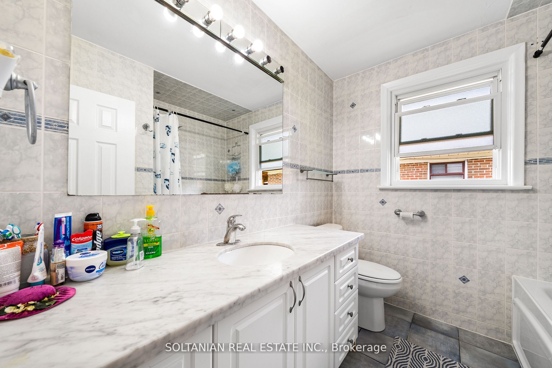 14 Dewlane Dr