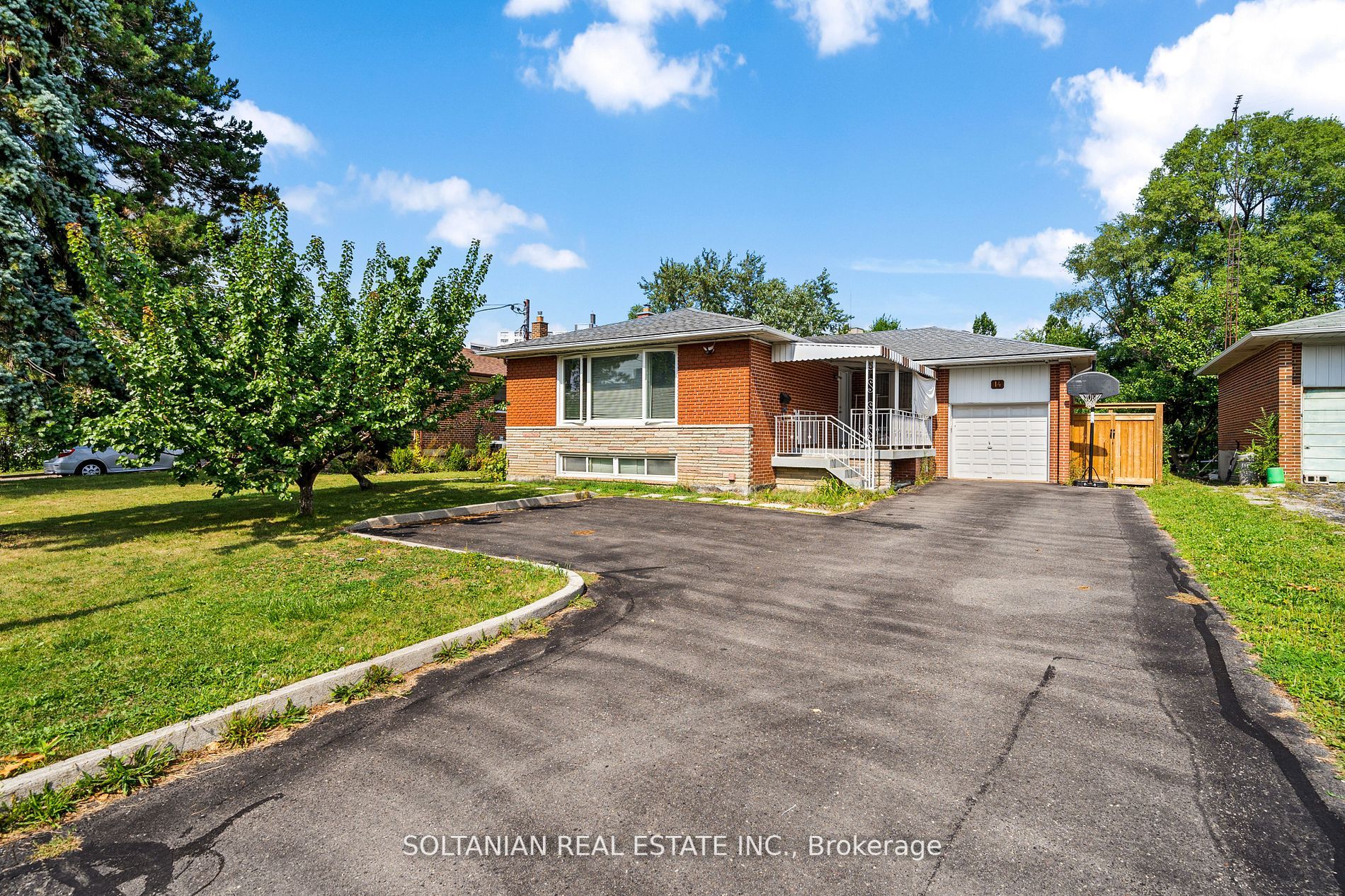 14 Dewlane Dr