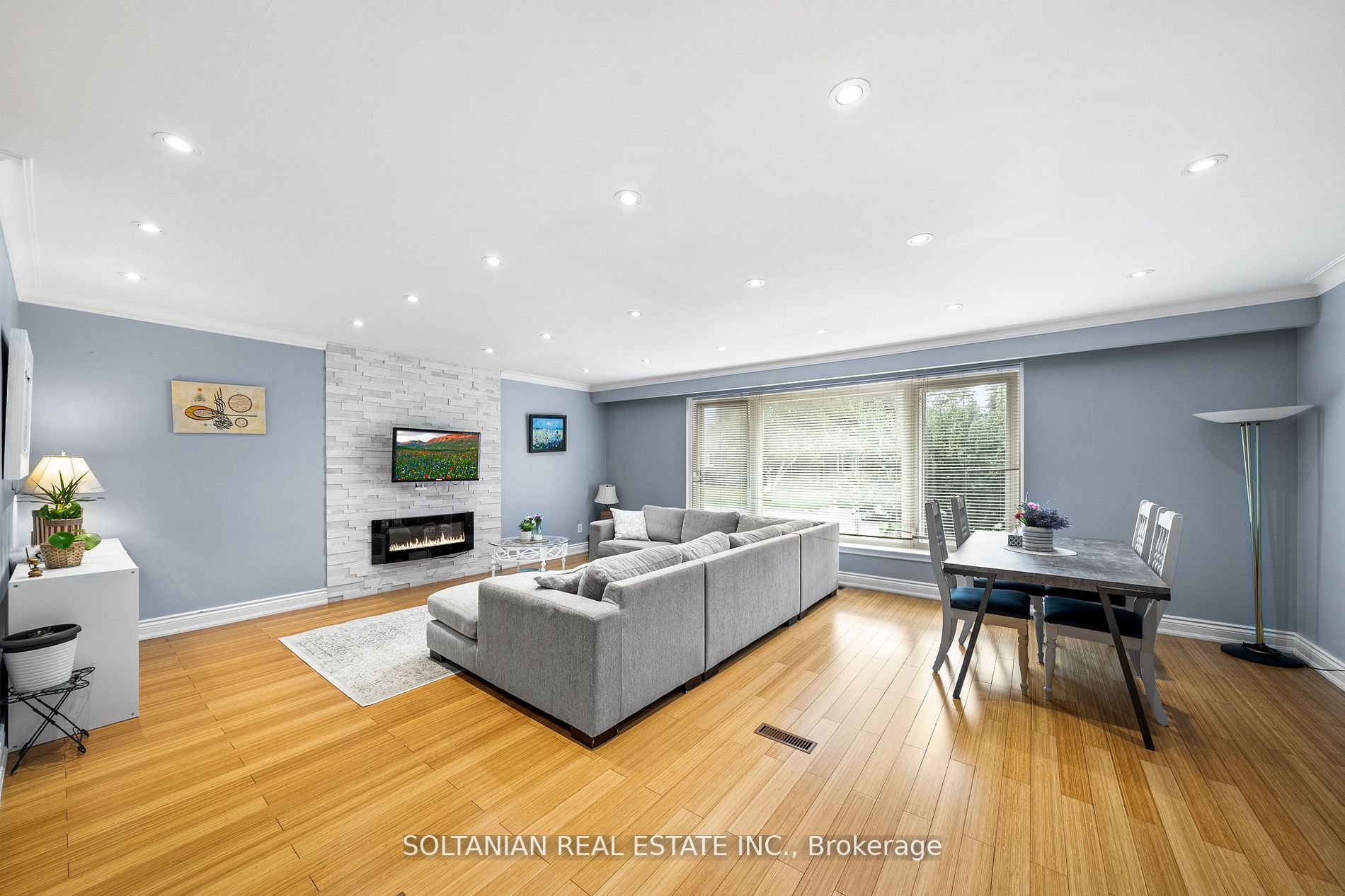 14 Dewlane Dr