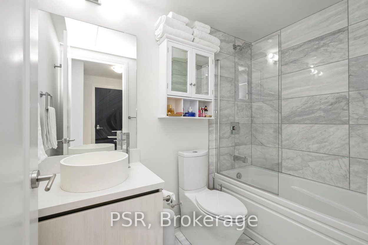 151 Avenue Rd, #410