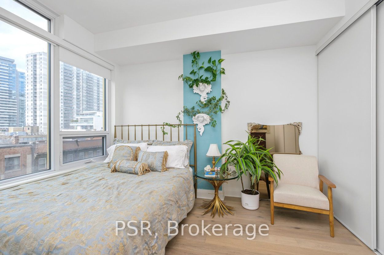 151 Avenue Rd, #410