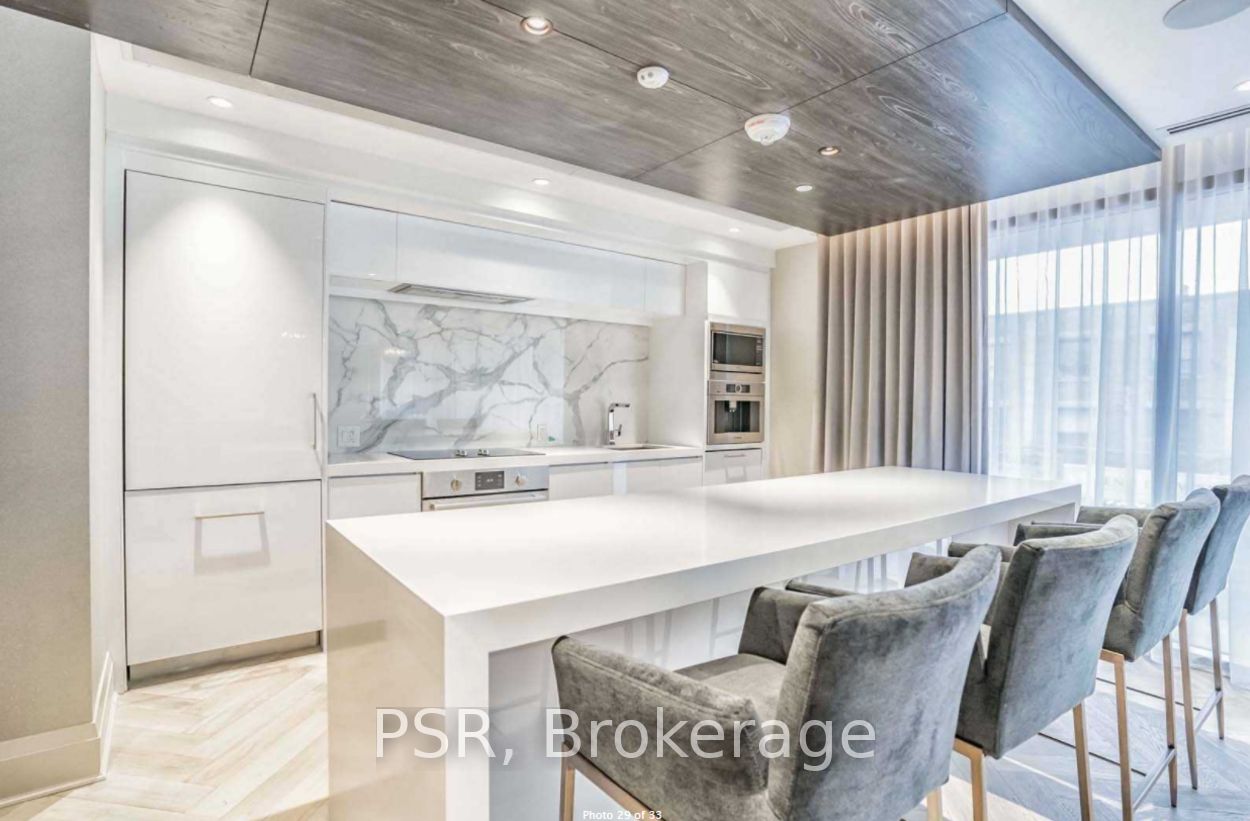 151 Avenue Rd, #410