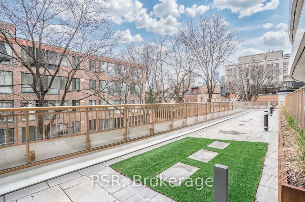151 Avenue Rd, #410