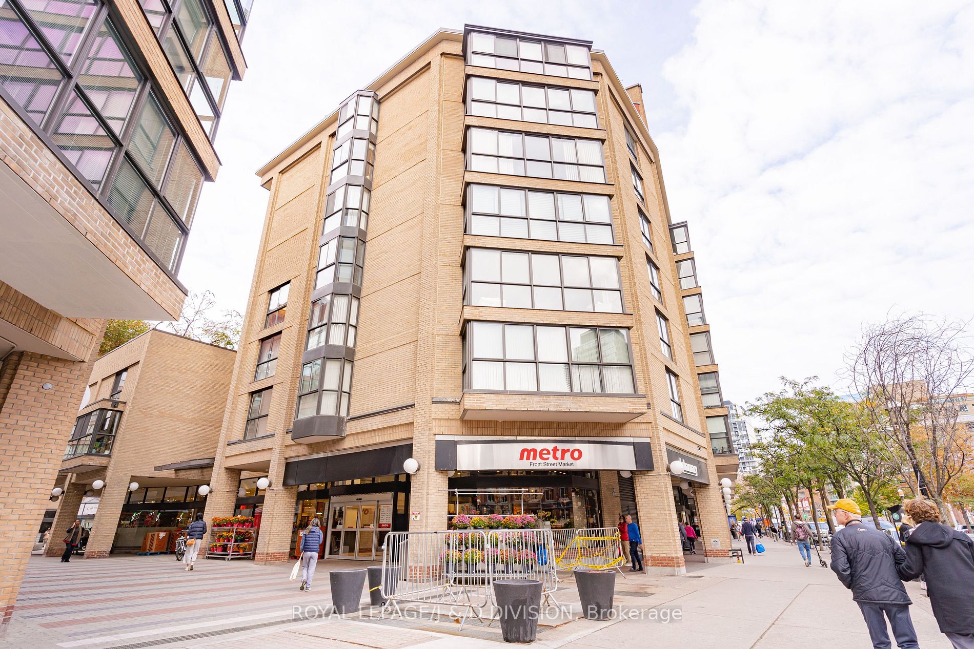 35 Church St, #410