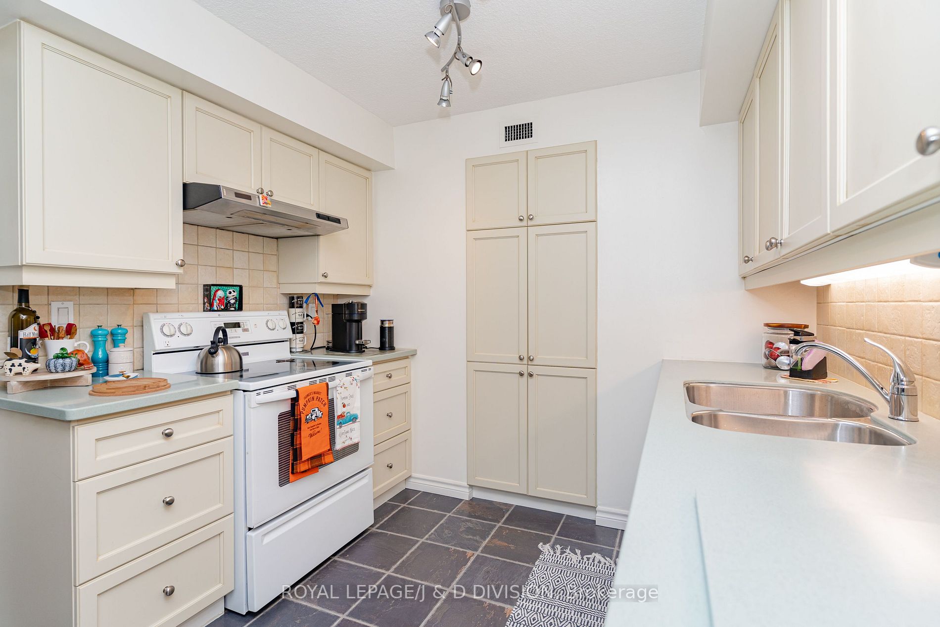 35 Church St, #410