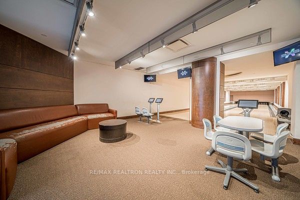 5 Northtown Way #1109