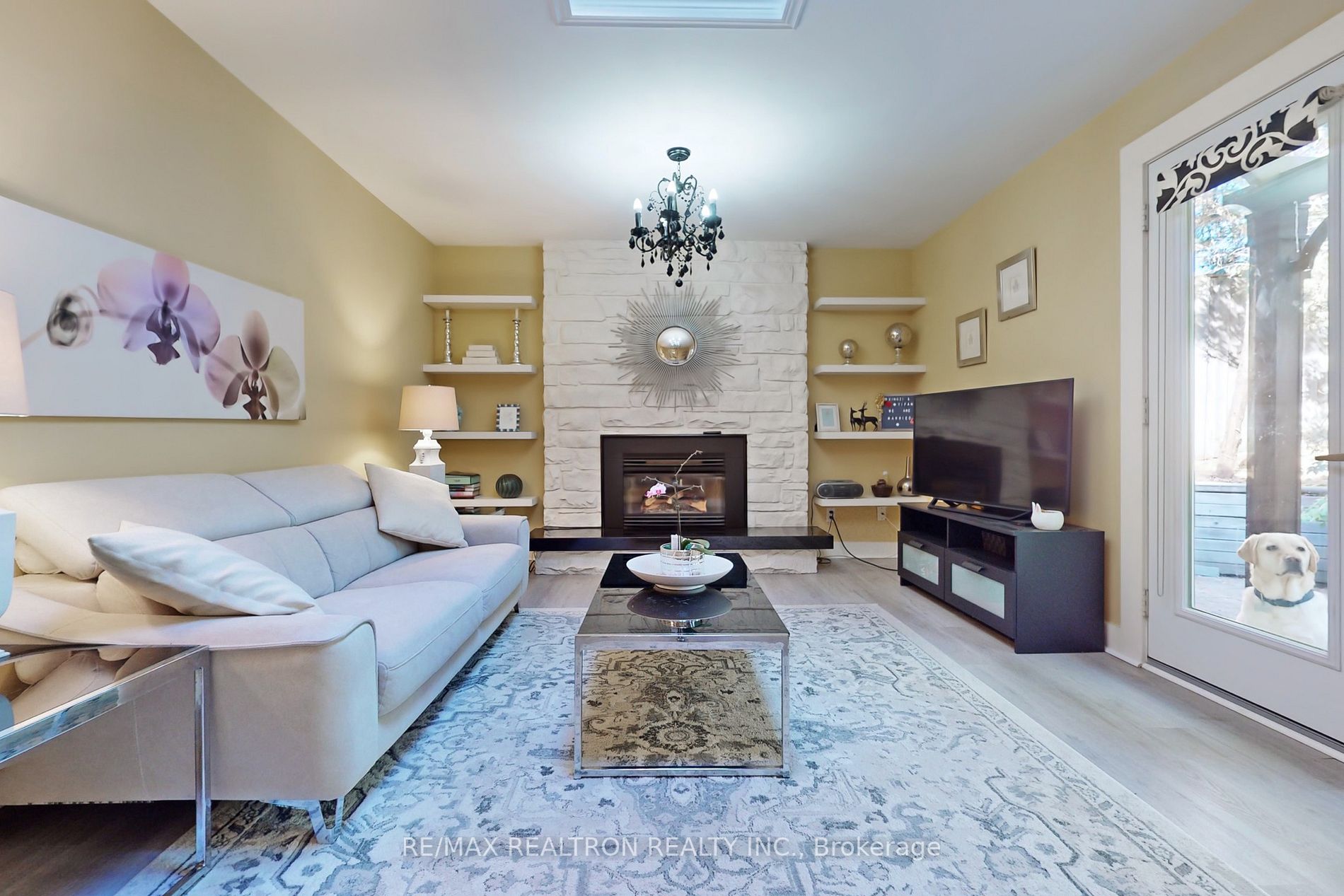237 Old Yonge St