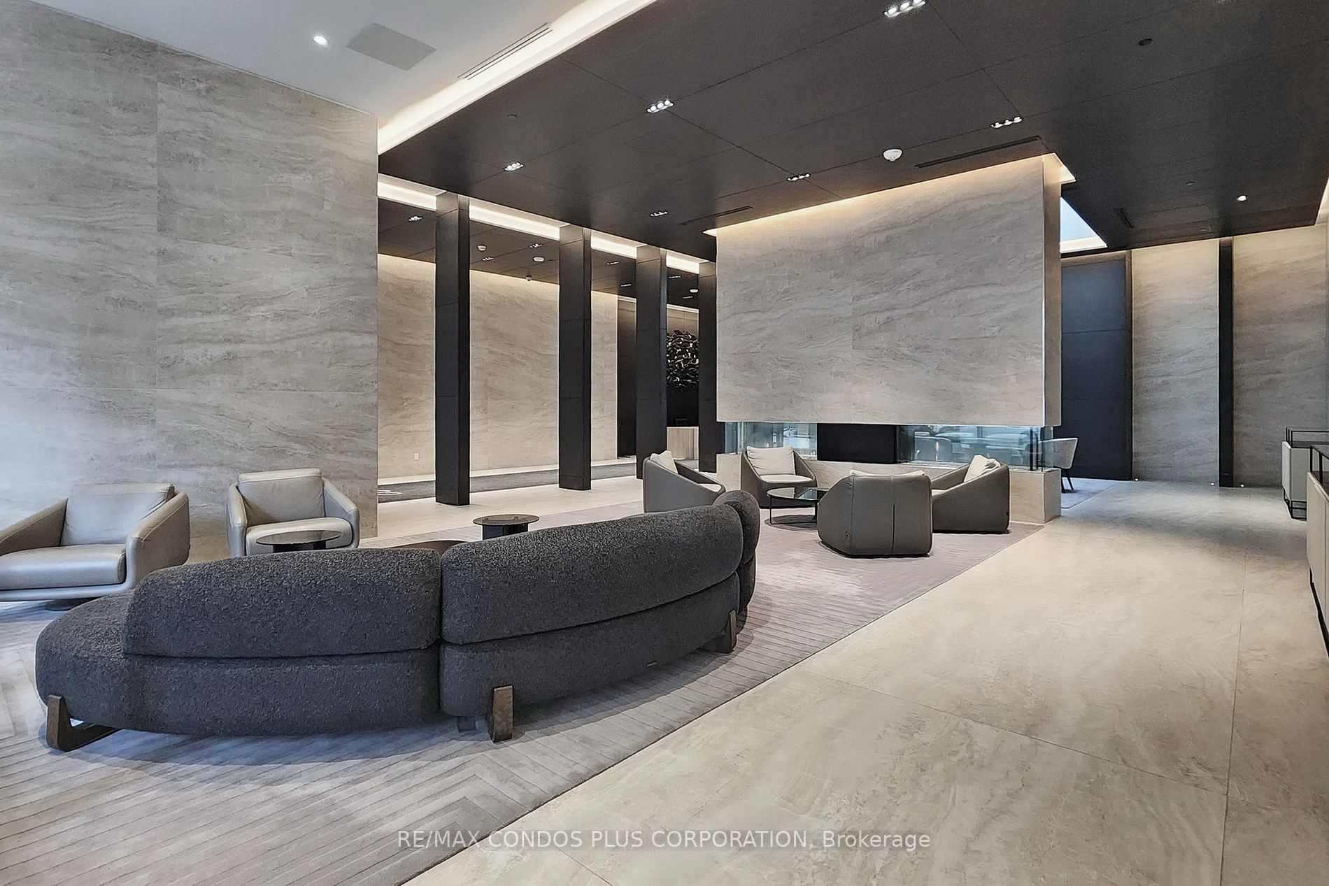 2221 Yonge St, #2006