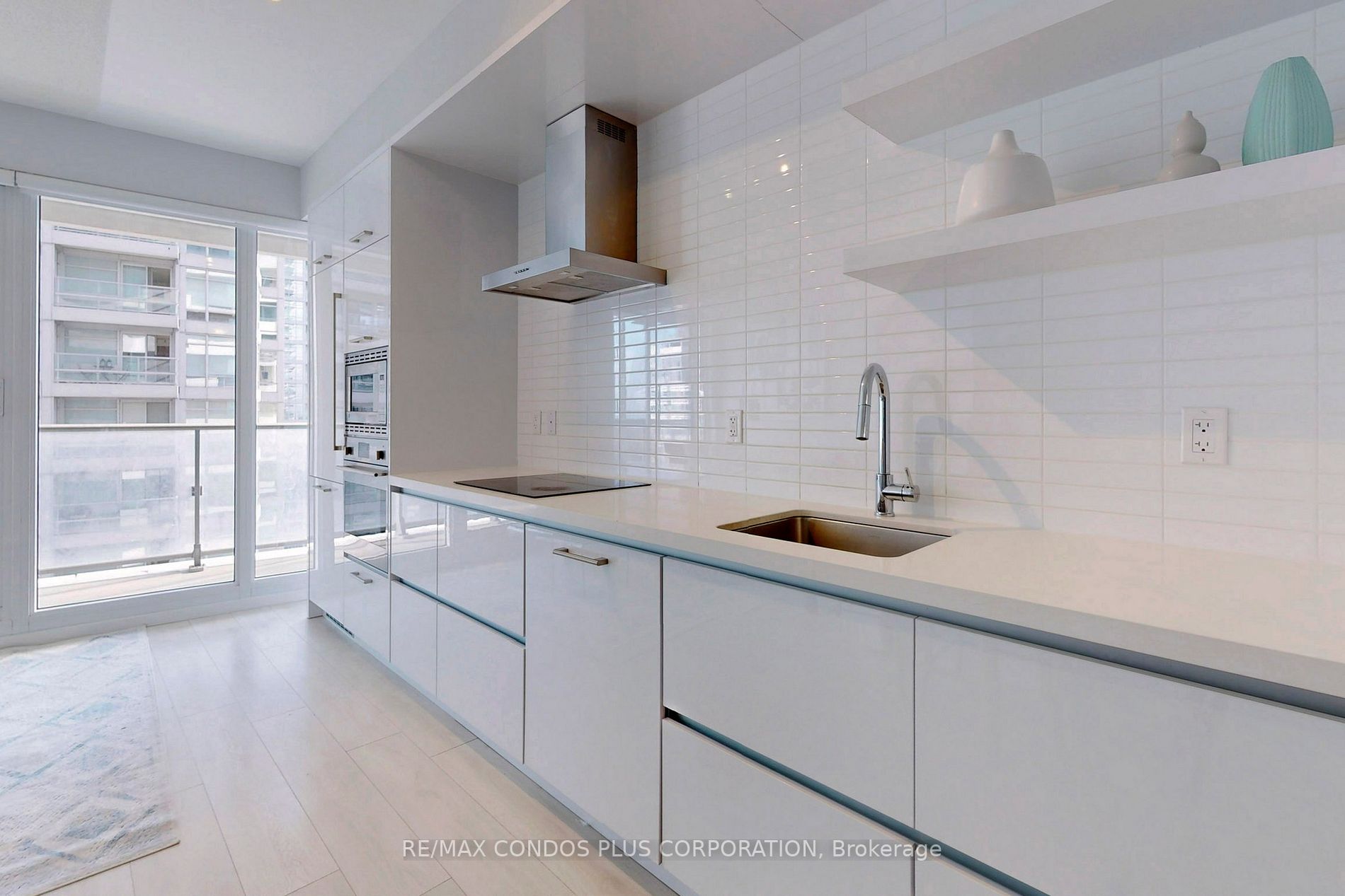 2221 Yonge St, #2006