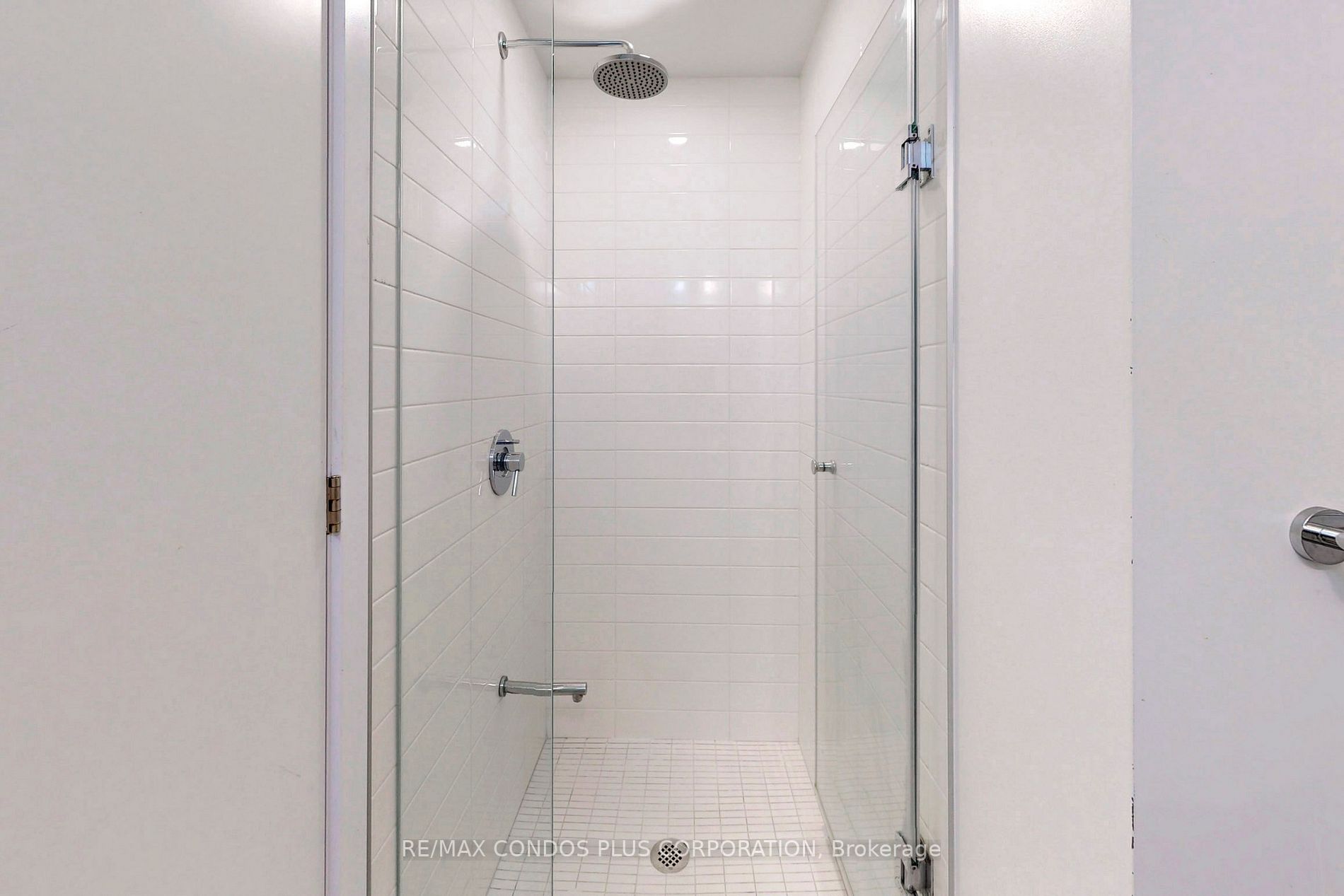 2221 Yonge St, #2006