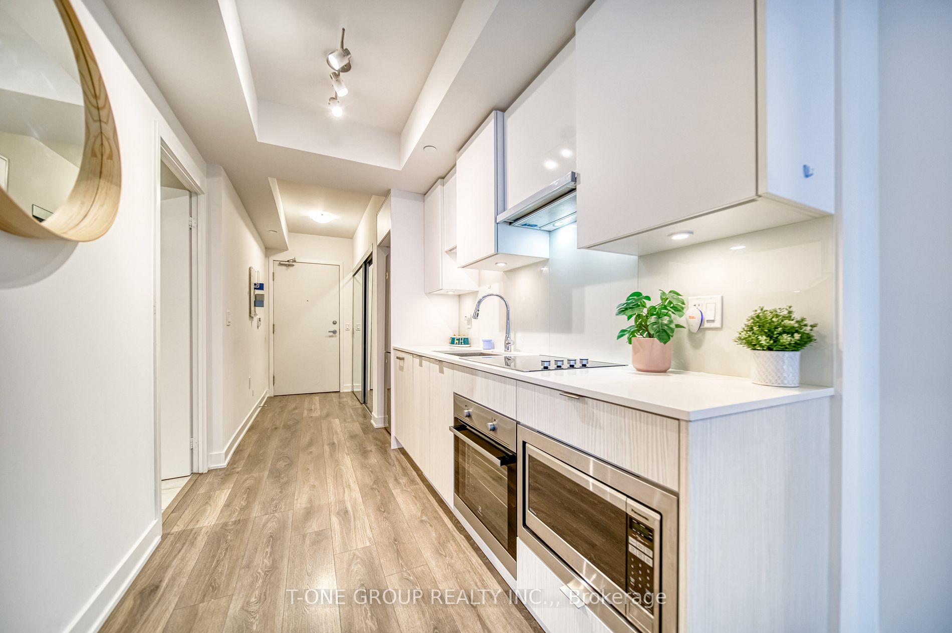 99 Broadway Ave, #2808