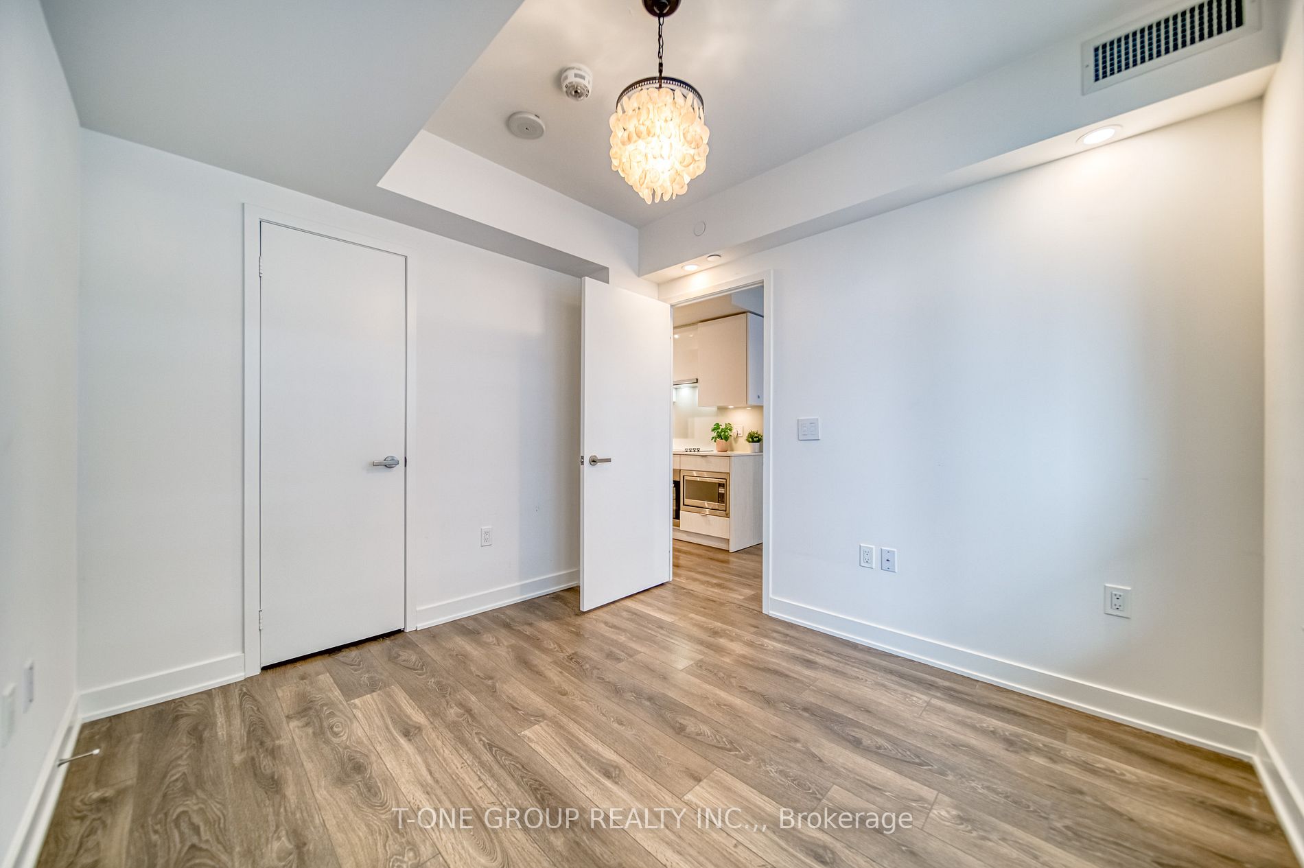 99 Broadway Ave, #2808