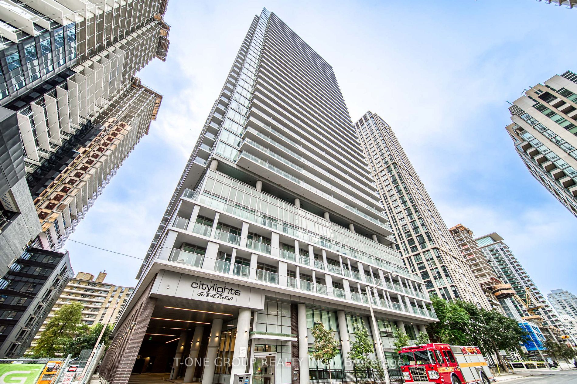 99 Broadway Ave, #2808