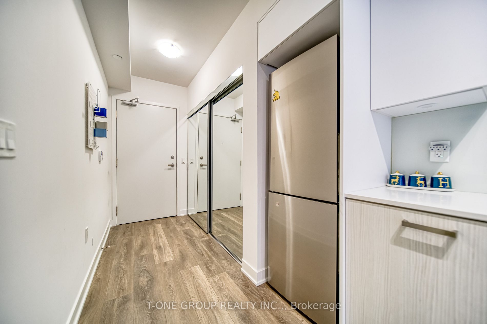 99 Broadway Ave, #2808