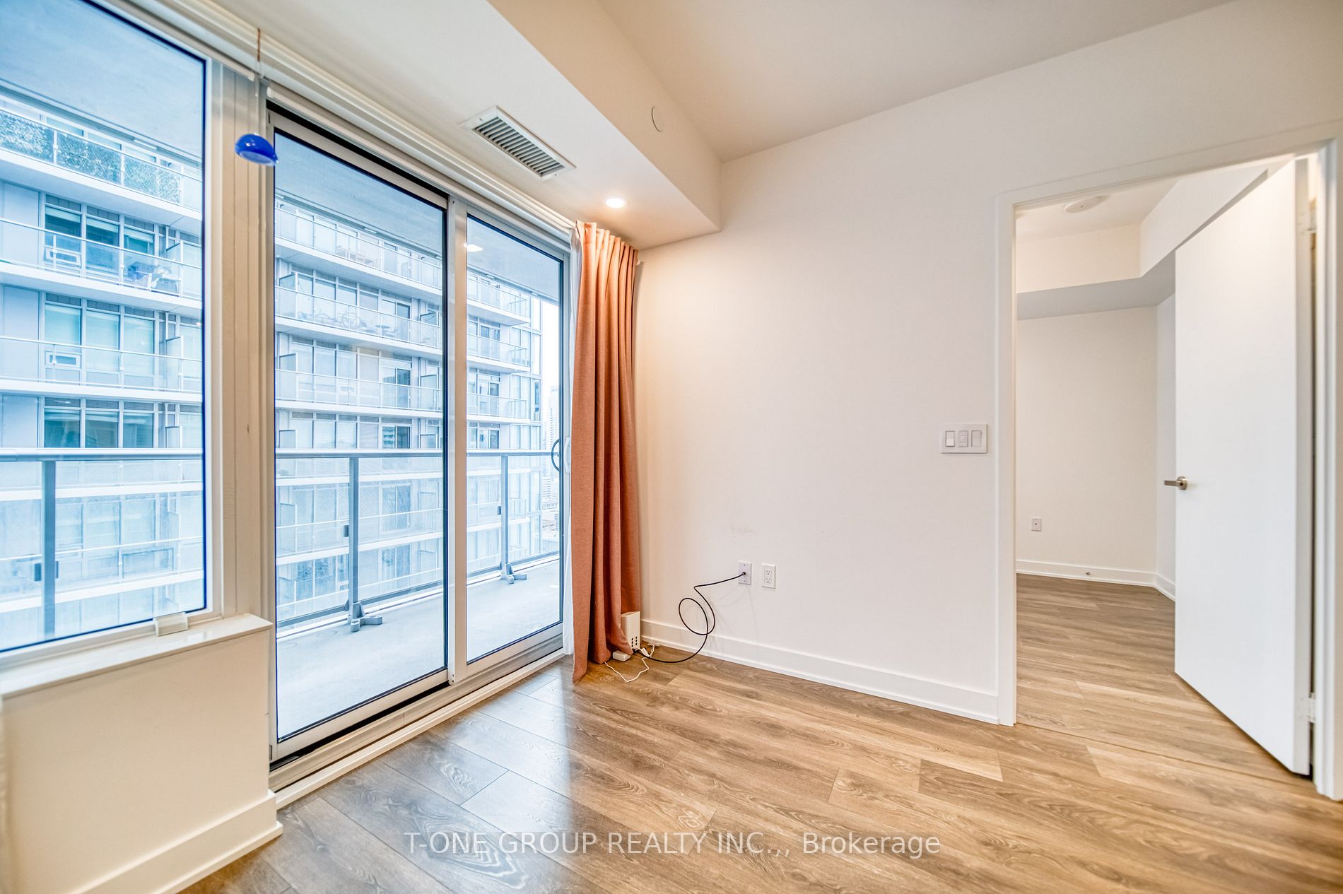 99 Broadway Ave, #2808