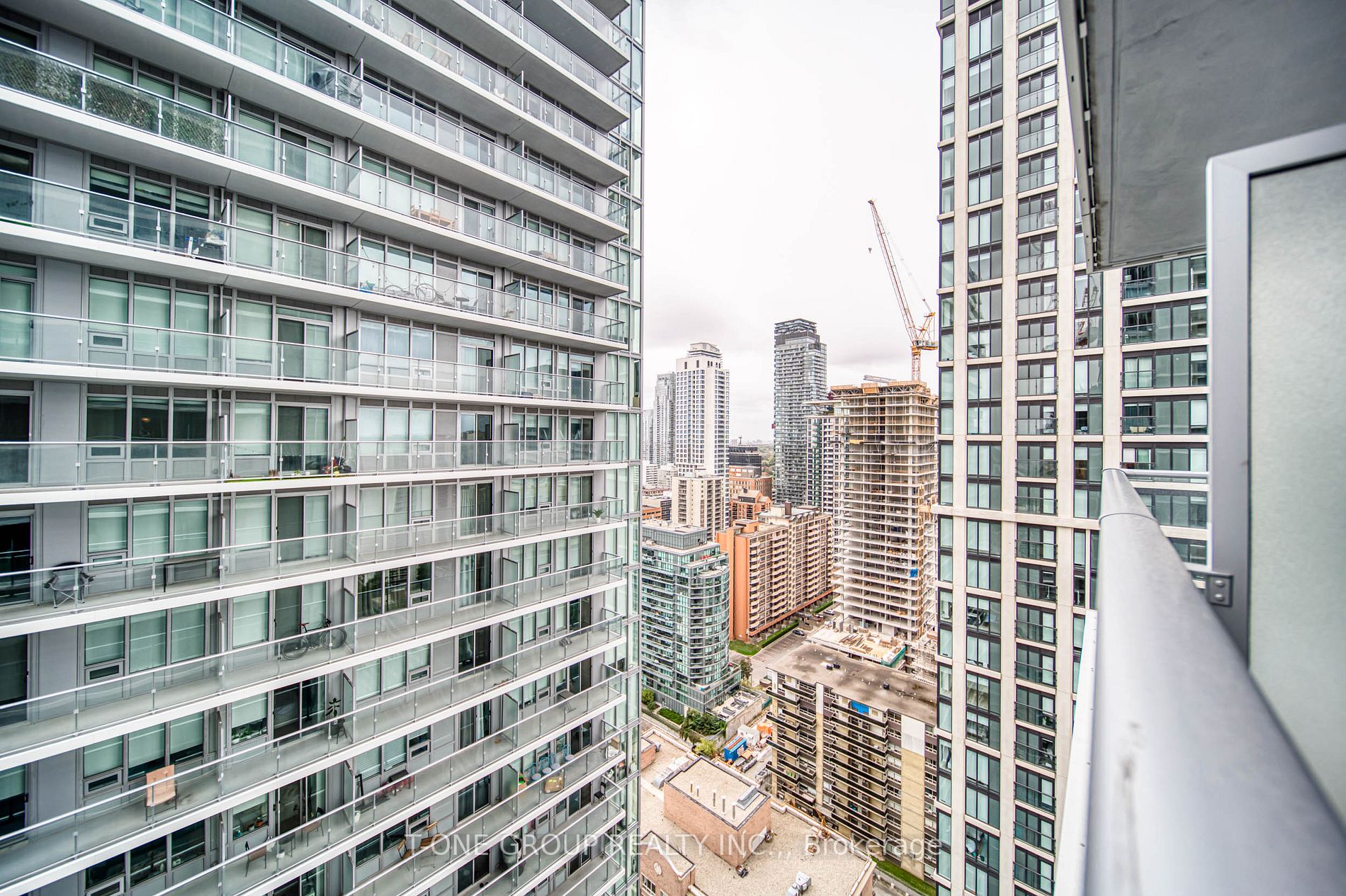 99 Broadway Ave, #2808