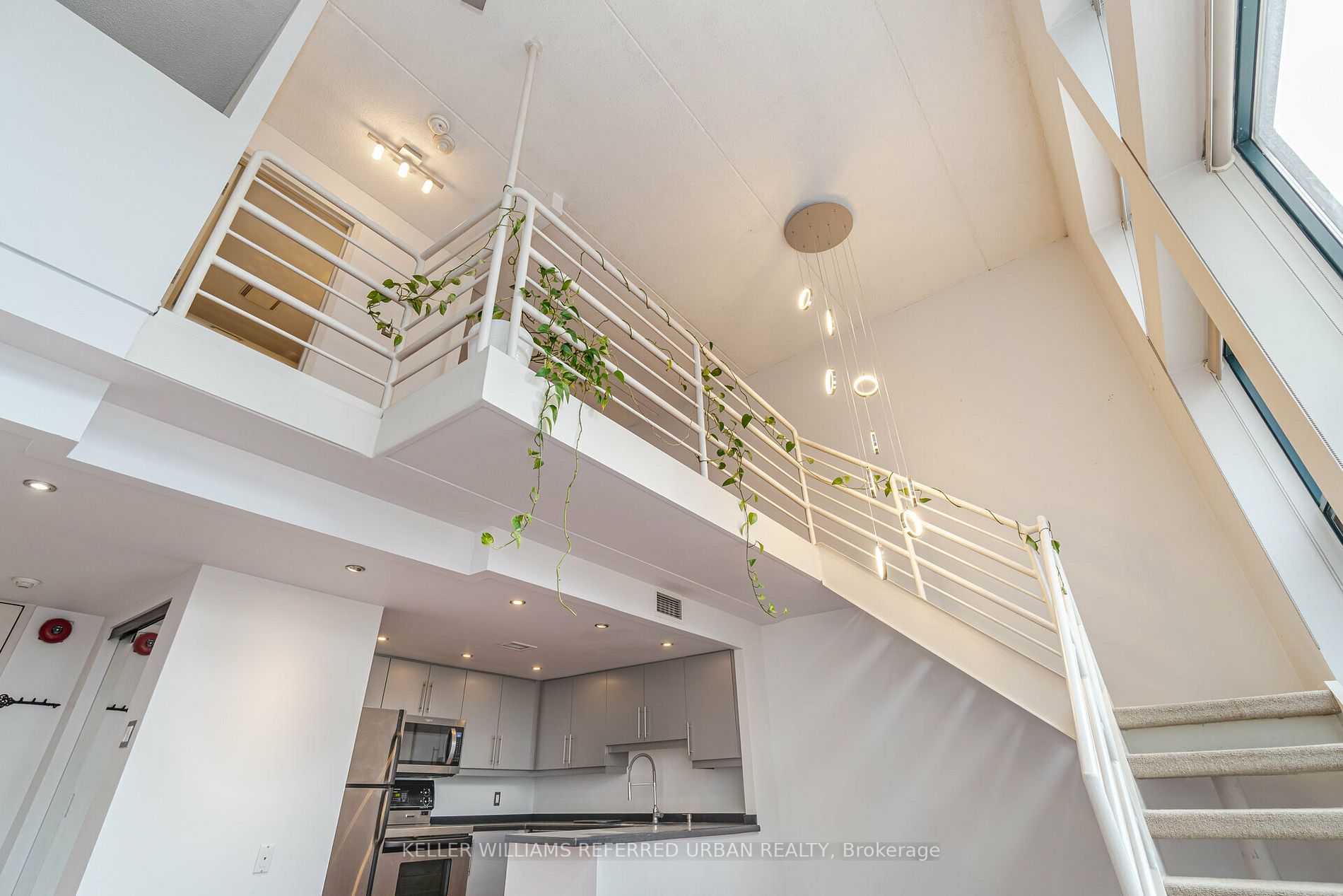 393 King St E, #303