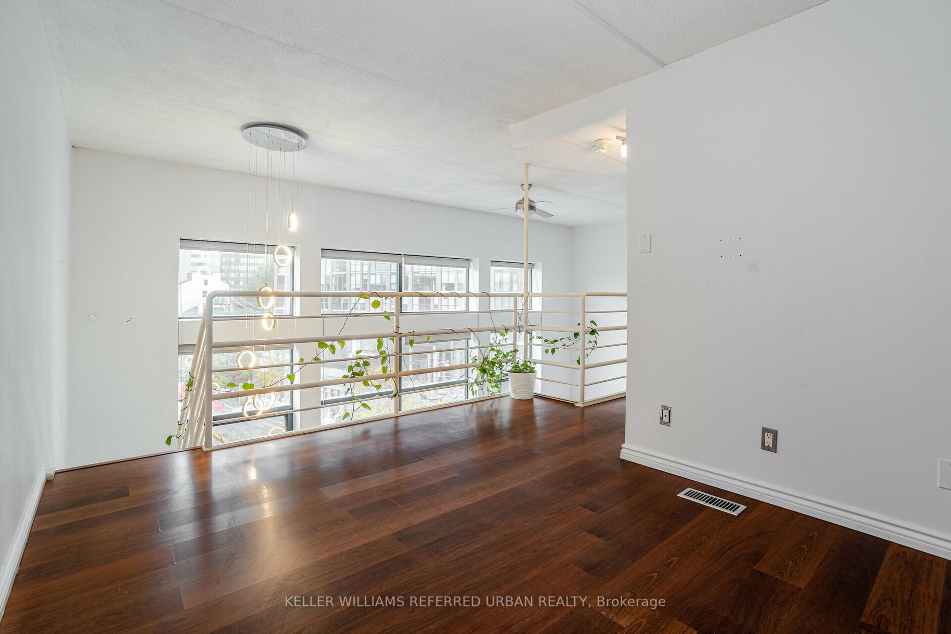 393 King St E, #303
