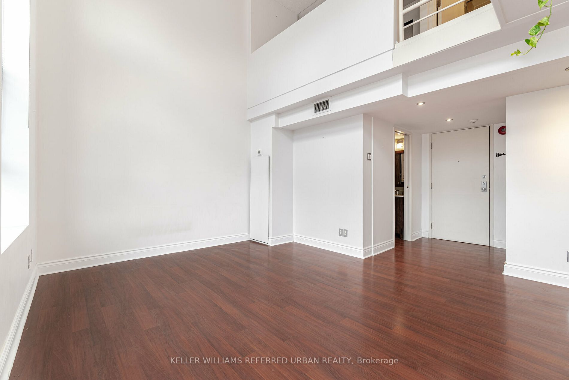 393 King St E, #303